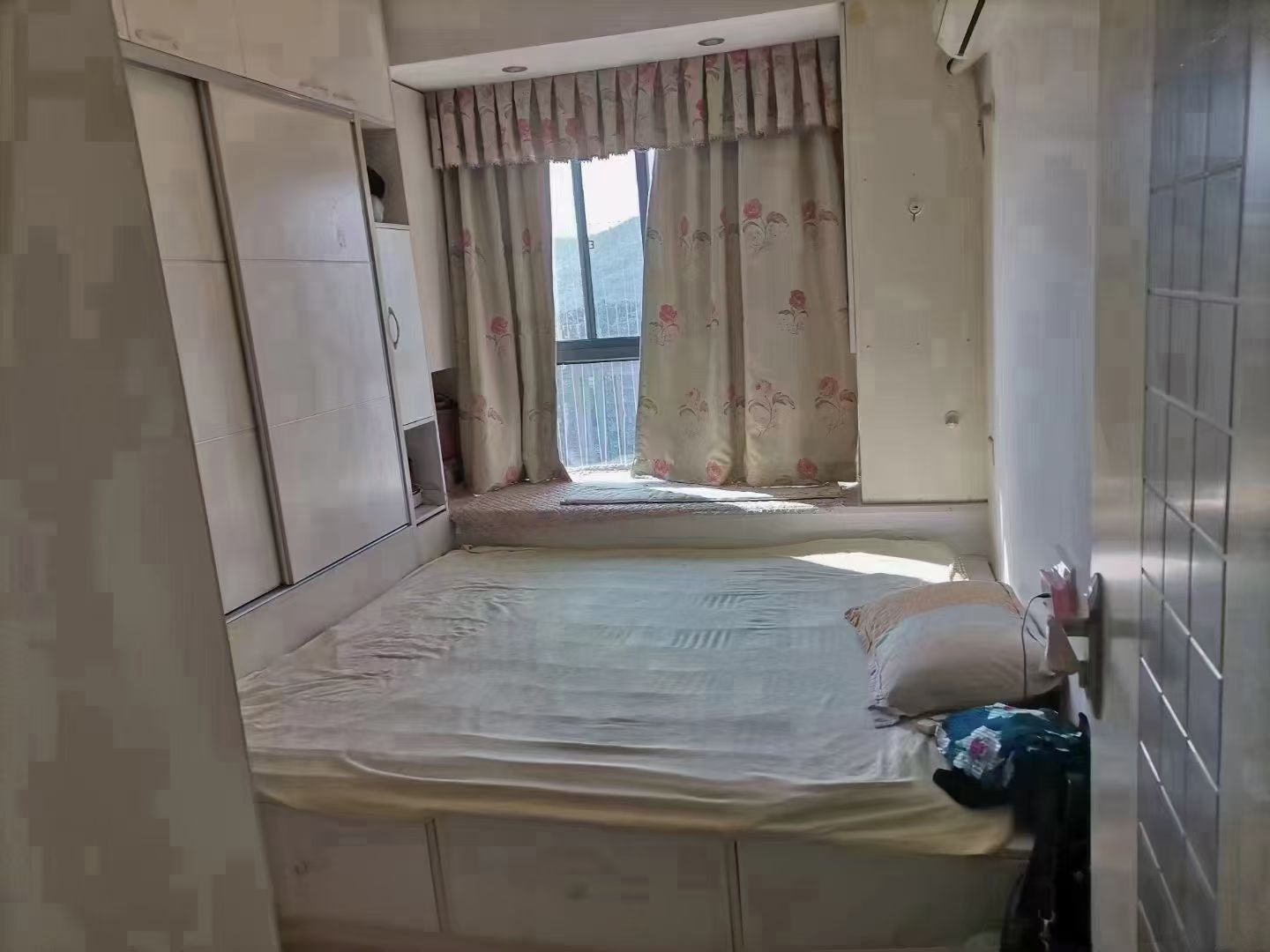 印象五號公館，77平朝南兩房，精裝修毛坯價出售，一口價39.8萬，誠意出售，看房方便