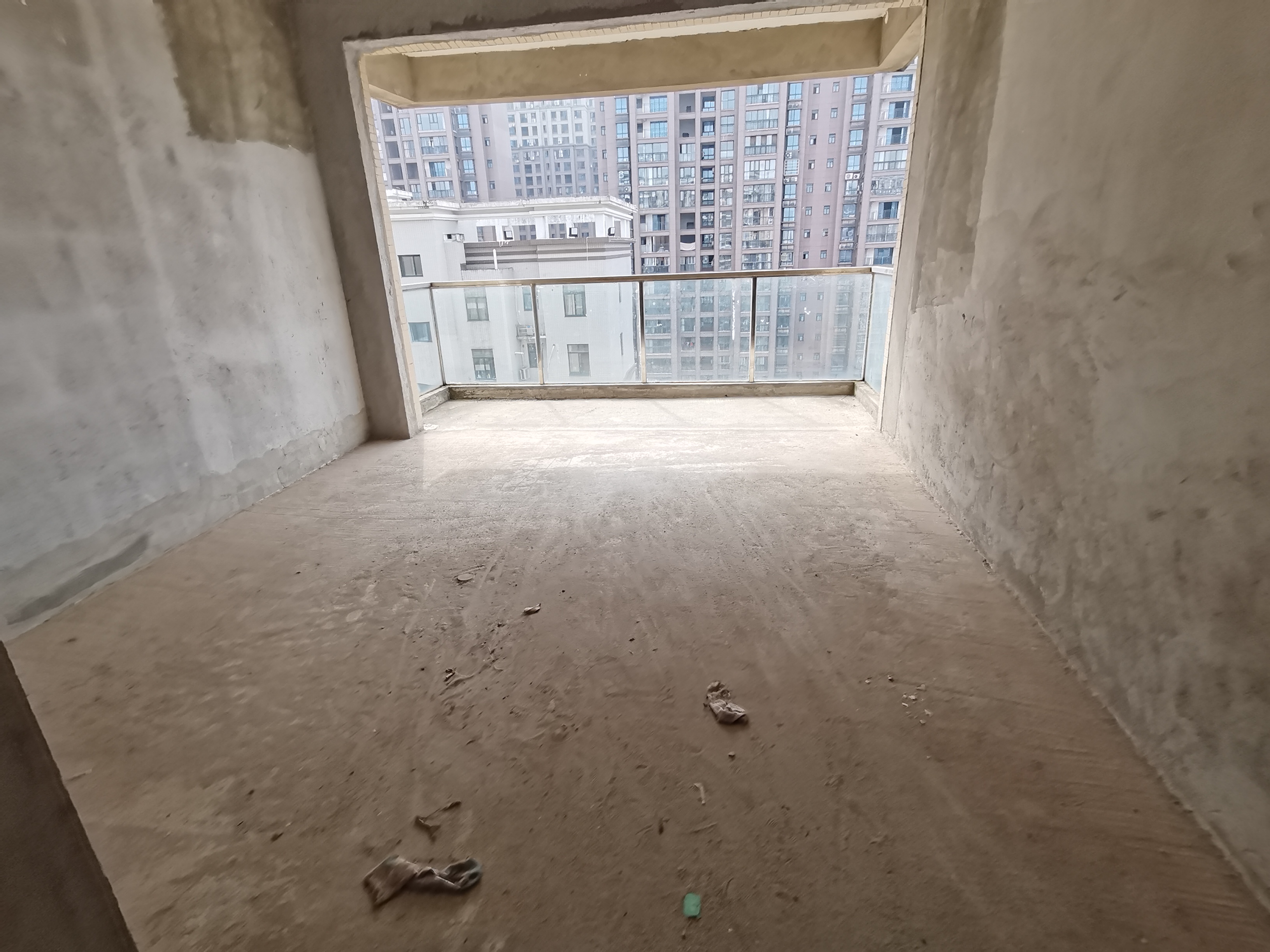 赤馬港 邊立嘉誠電梯房兩房兩廳過戶費低無遮擋 售43萬看房有鑰匙