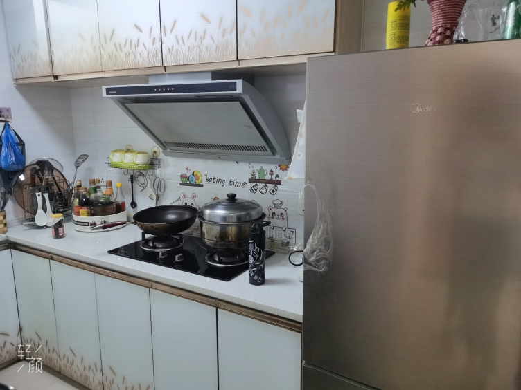 一小一中附近河景房银河花园城电梯房101精装两室， 售43万。看房方便！