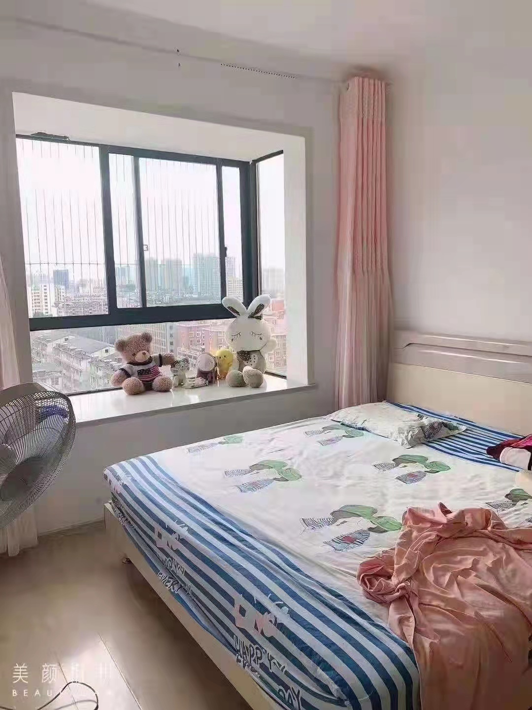 铜锣湾小三房中高层， 售53万，证满两年，看房有钥匙