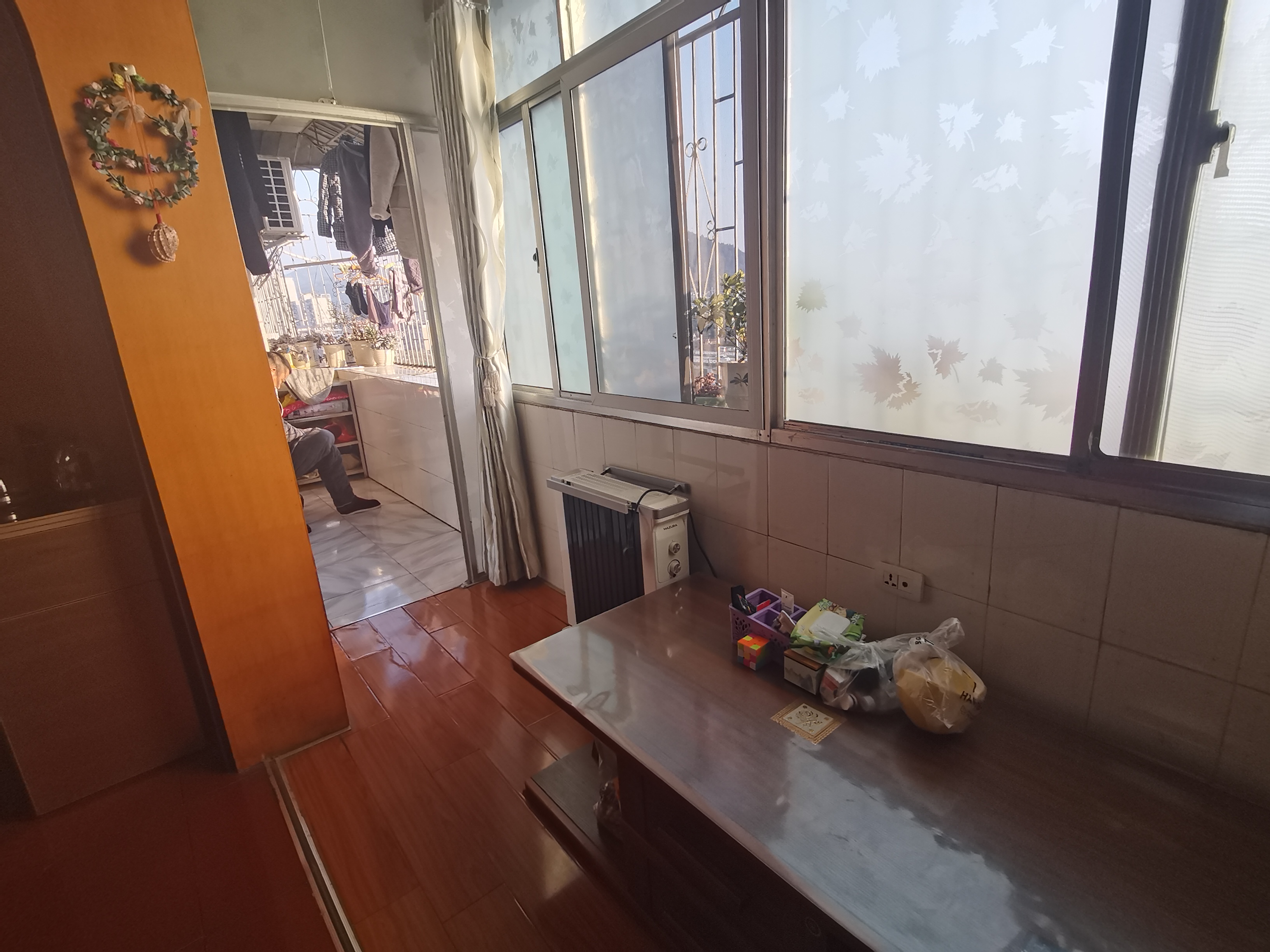 一小一中附近单位房三室两厅带朝南大阳台证件齐全送储藏室售50万