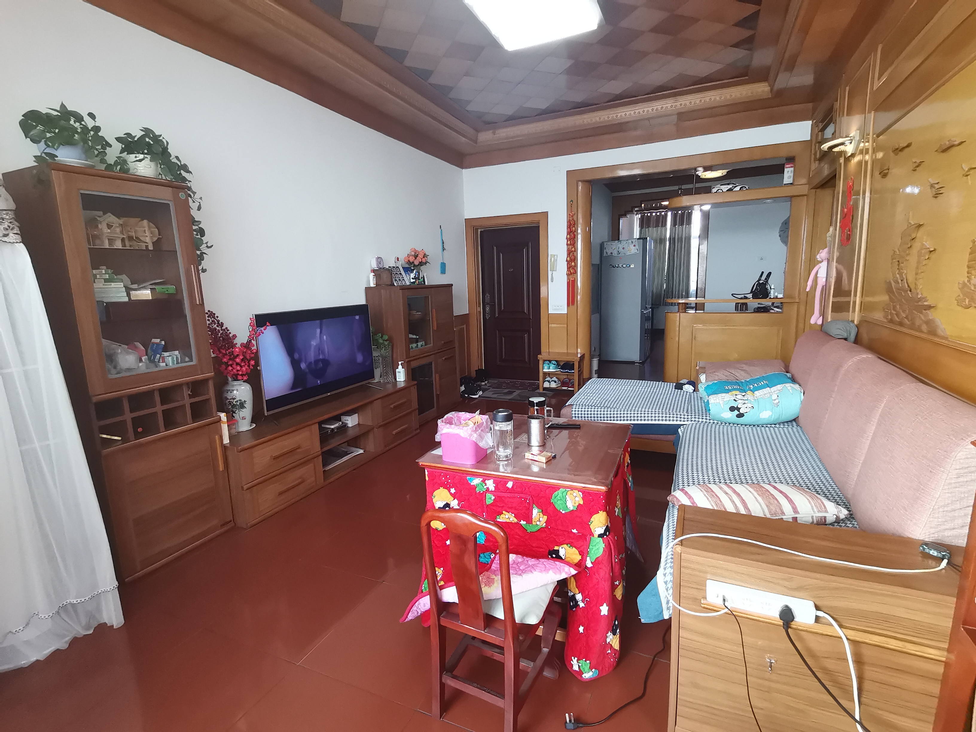 一小一中附近 单位房 三室两厅 带朝南大阳台 证件齐全 送储藏室 售50万