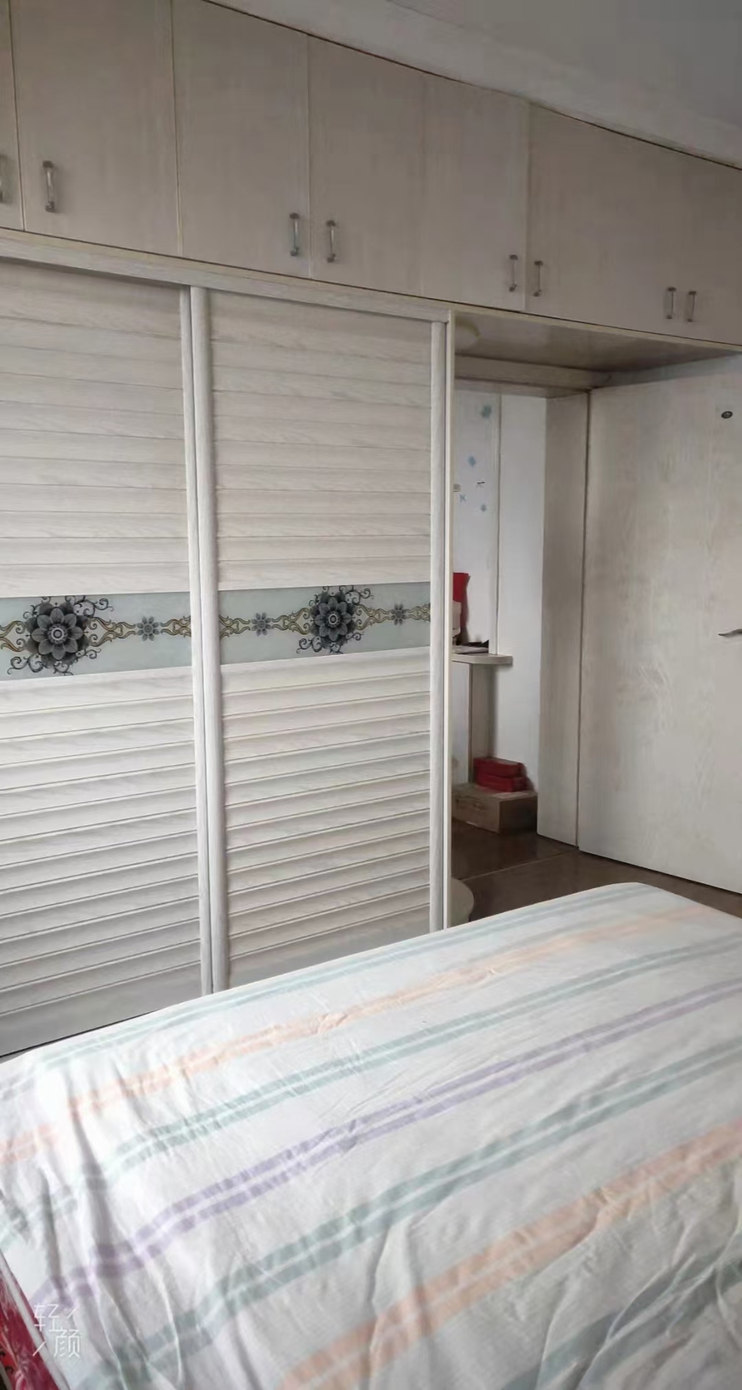 國貿旁朝南戶型，51平，一室一廳一廚一衛(wèi)，精裝修，證件齊全！一口價17萬！看房方便