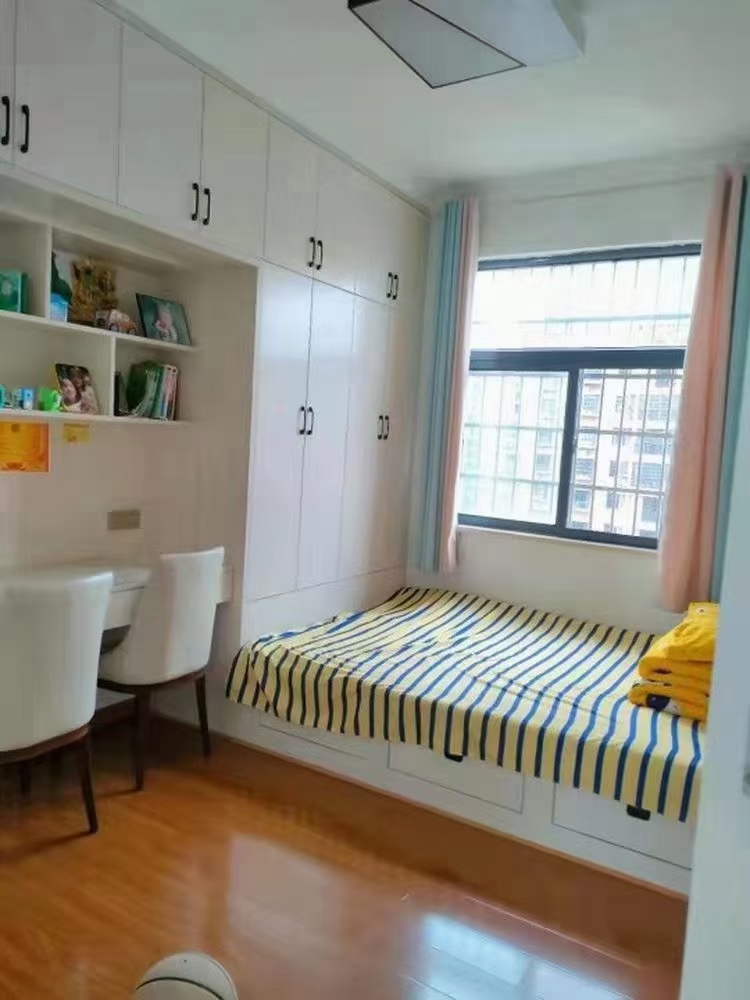 单位小区博园东郡电梯房全屋品牌家私家电125.9平，证满二，售63万