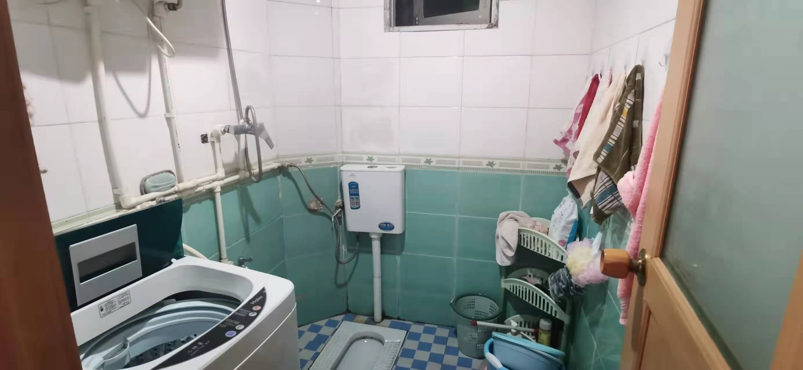 一小一中附近，西湖小区中层，90平三房，证齐， 售30万！