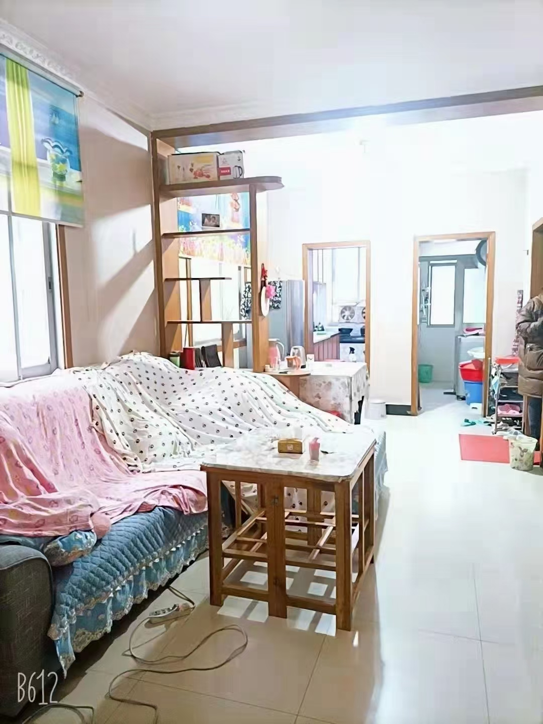 赤壁景泰园单位房使用面积150平米四室证件齐全精装修，拎包入住一口价卖35万带40平左右的露台8米阳台
