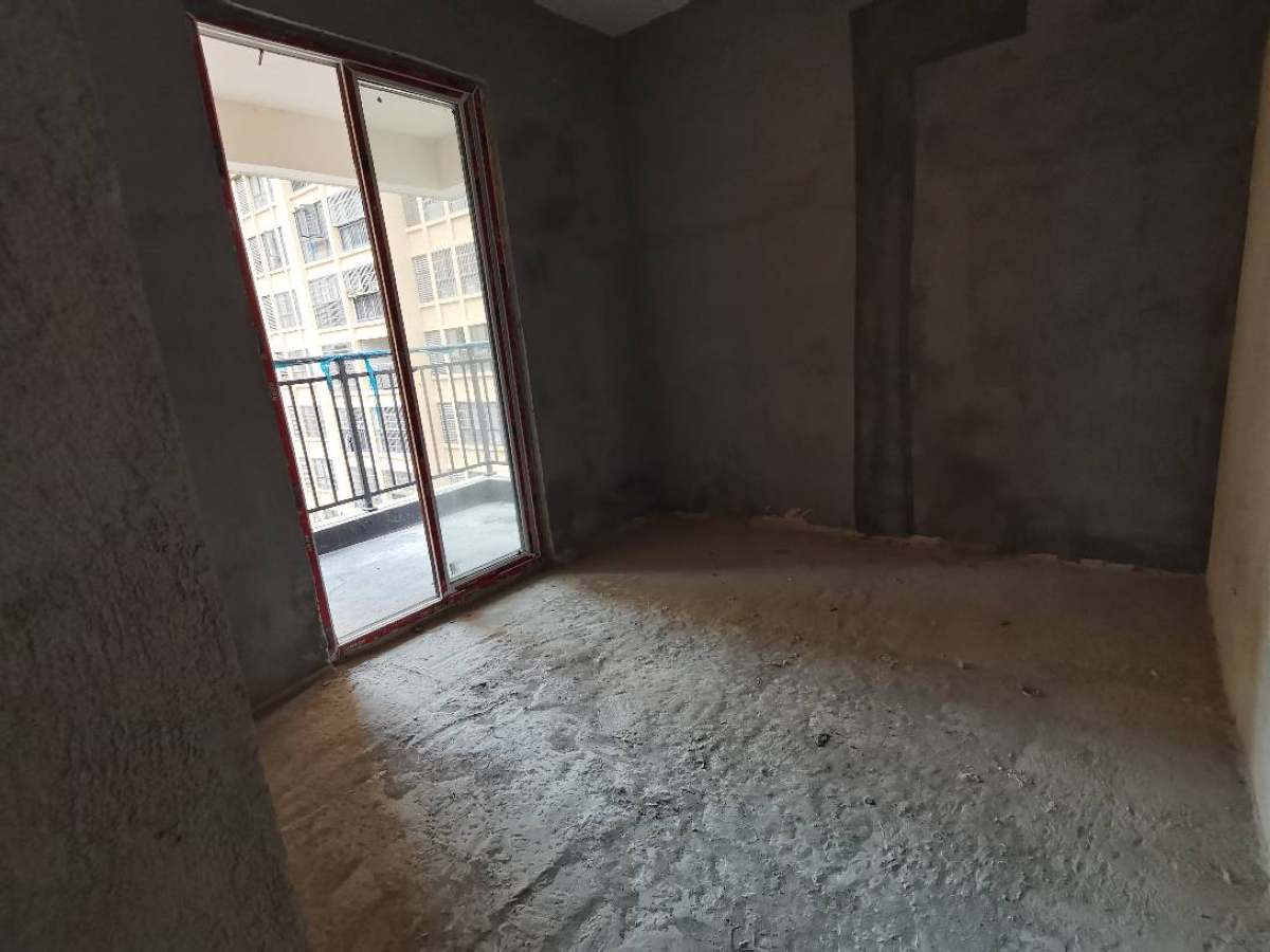 急售！高铁片新+领+地好楼层四室两厅三个阳台售50万