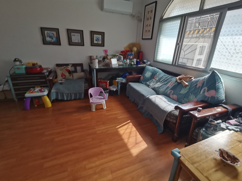 兴地广场好楼层，105平米，两房两厅，精装修带家电，可拎包入住，3？万，证齐看房方便​
