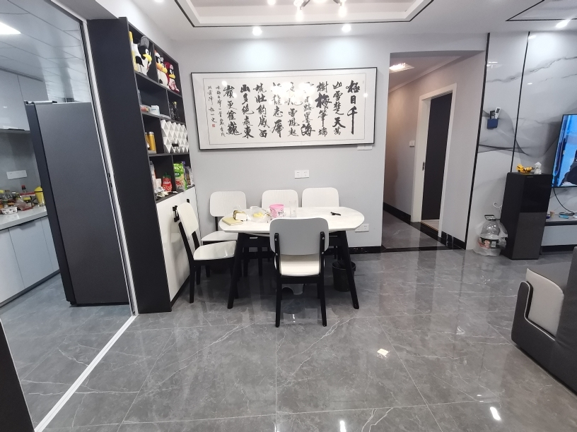 雍景新城9.9成新好樓層好戶型三室兩廳兩衛(wèi)證件齊全帶家電家私售70萬