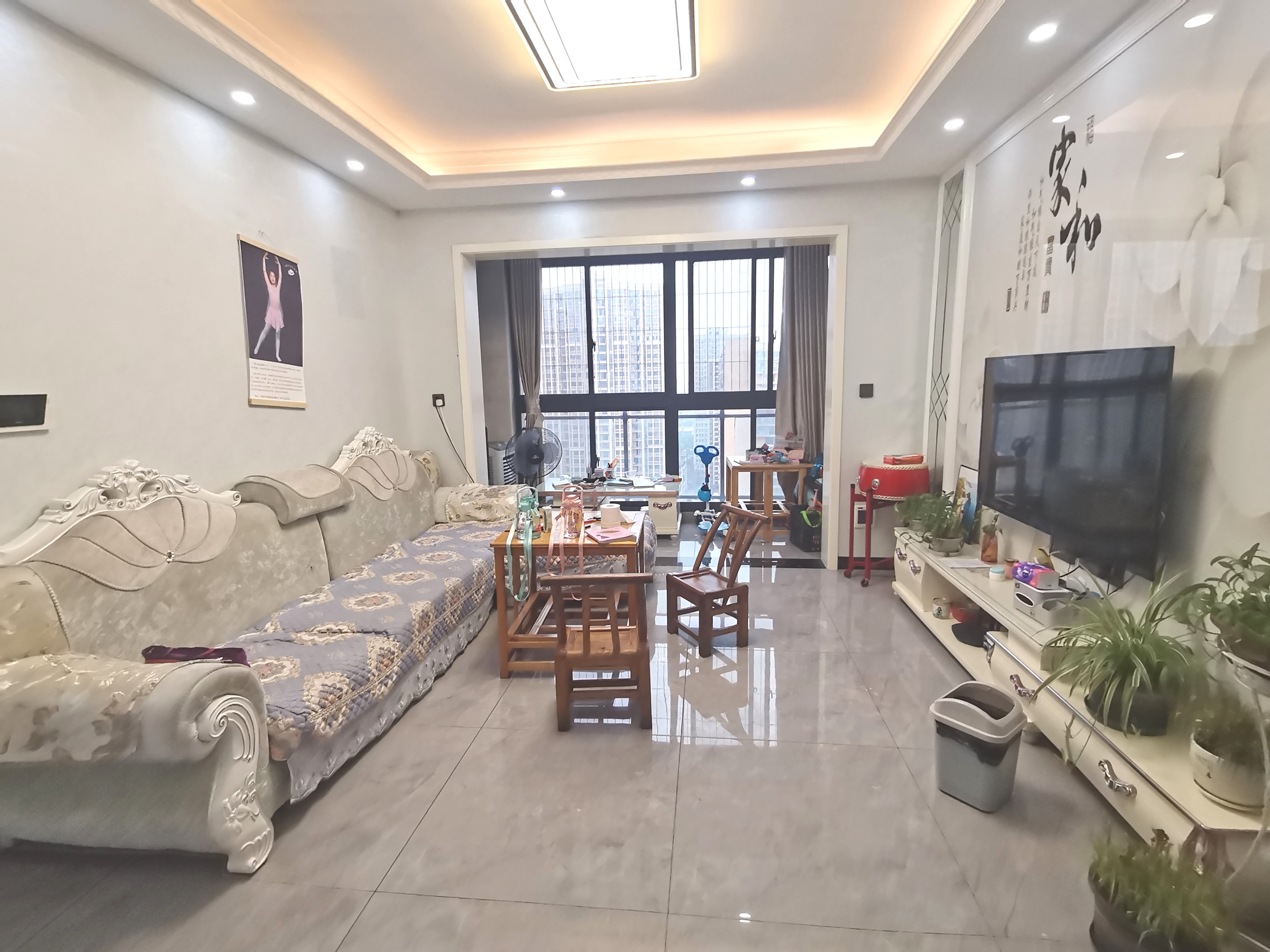 丰业盛世中高楼层三室两厅实物更漂亮证满二年售61万一口价急售看房有钥匙