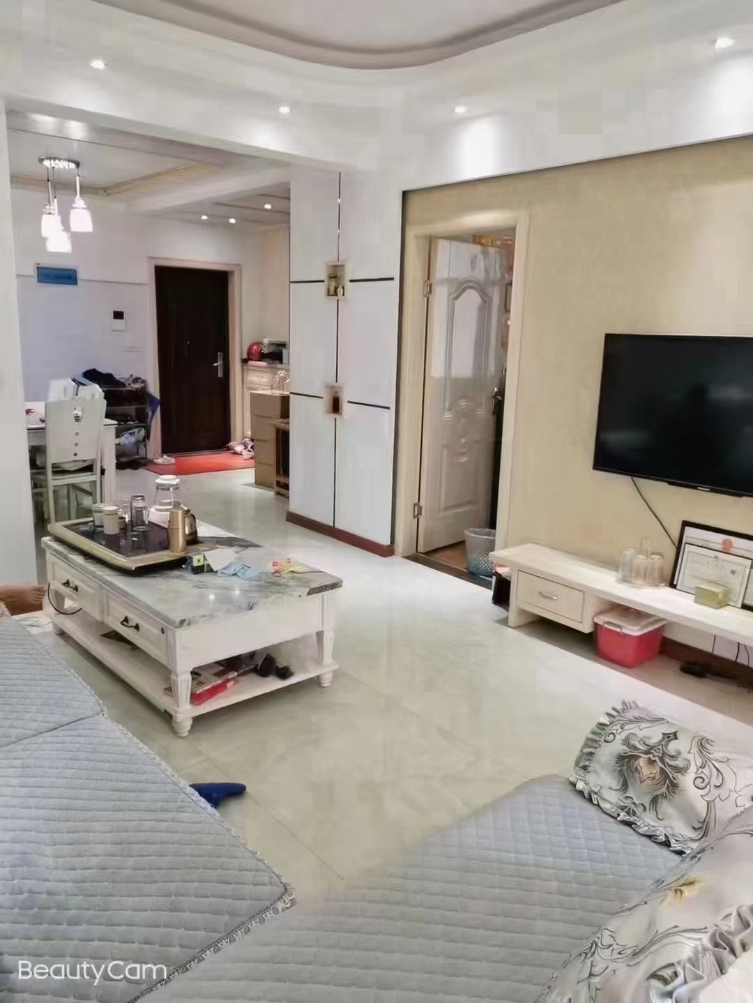 眾城國際電梯房中層，3房2廳1衛(wèi)，證件齊全，只賣48萬！不議價。