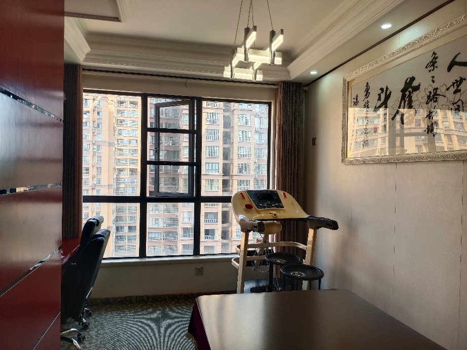 急售！鵬成新都匯四室保養(yǎng)很好證滿二年售70萬(wàn)