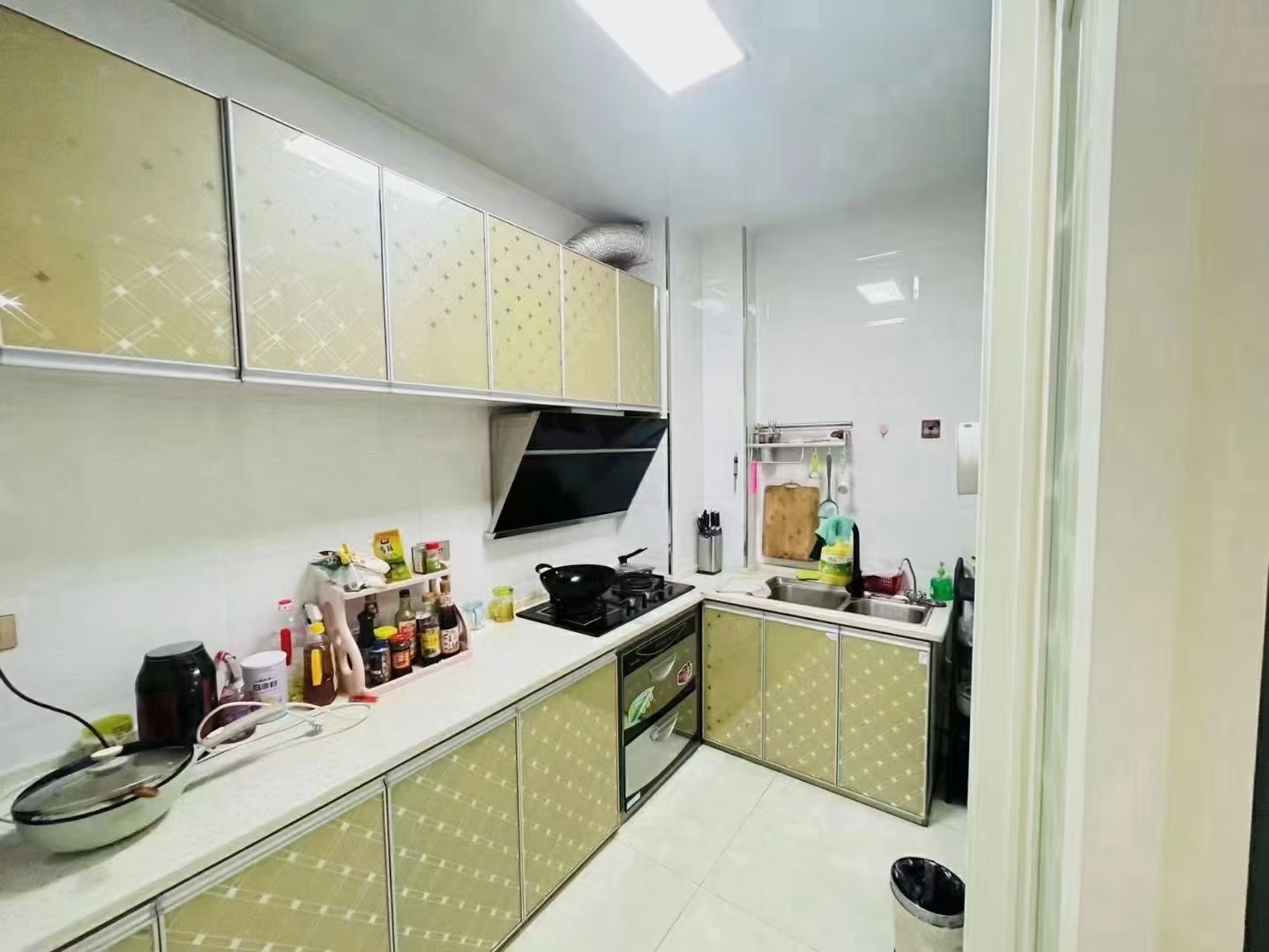 博园澜郡，自住，精装修保养好，朝南大阳台现一口价54万！