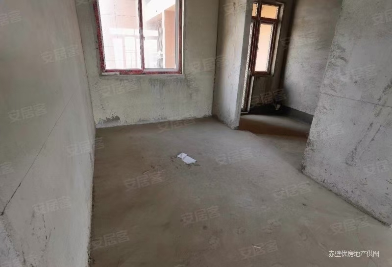 丰业三房带露台三房，业主急卖58万，捡漏的抓紧