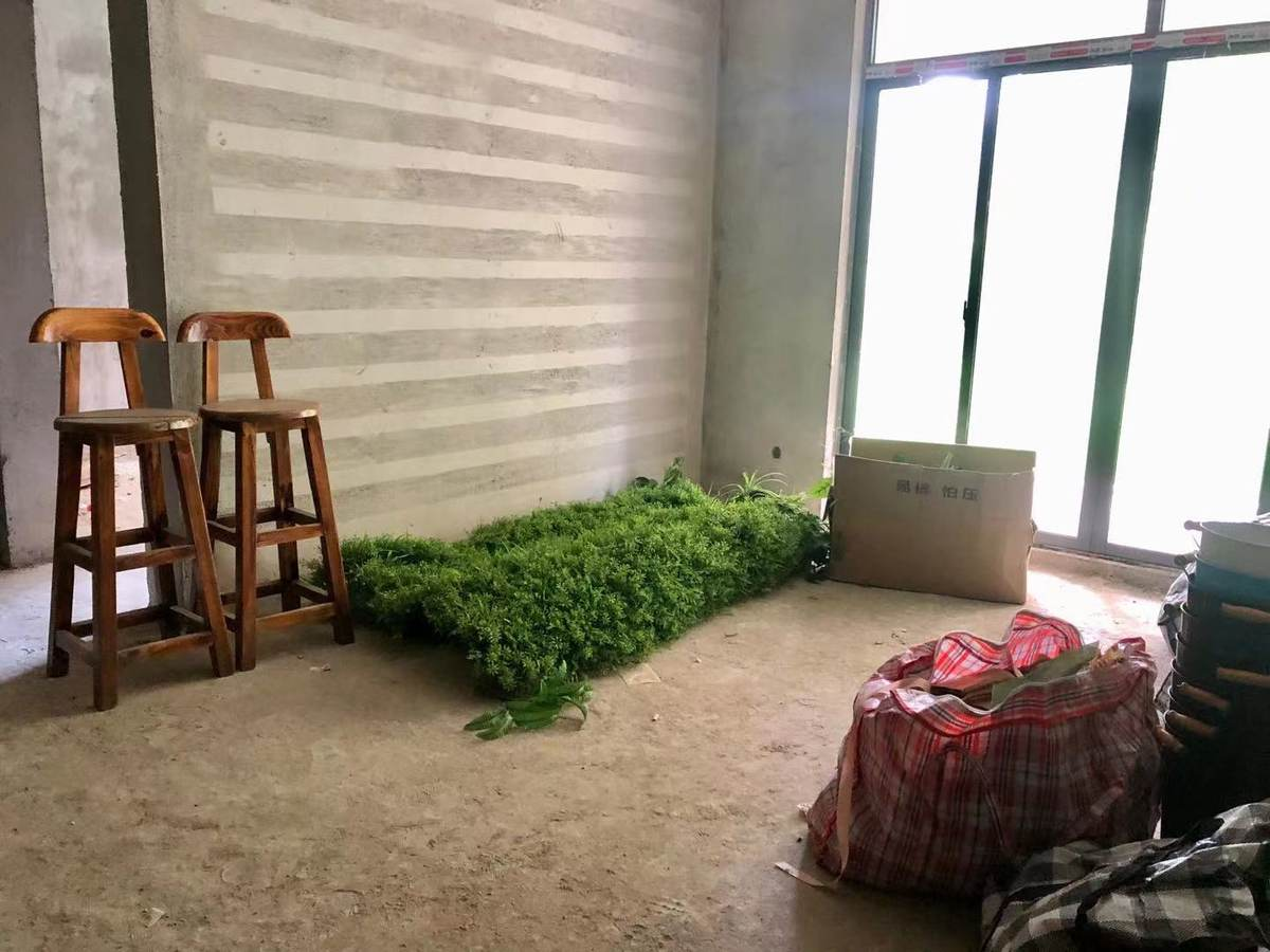 急售！鹏成新都汇带院子毛坯房证件齐全三室两厅47万