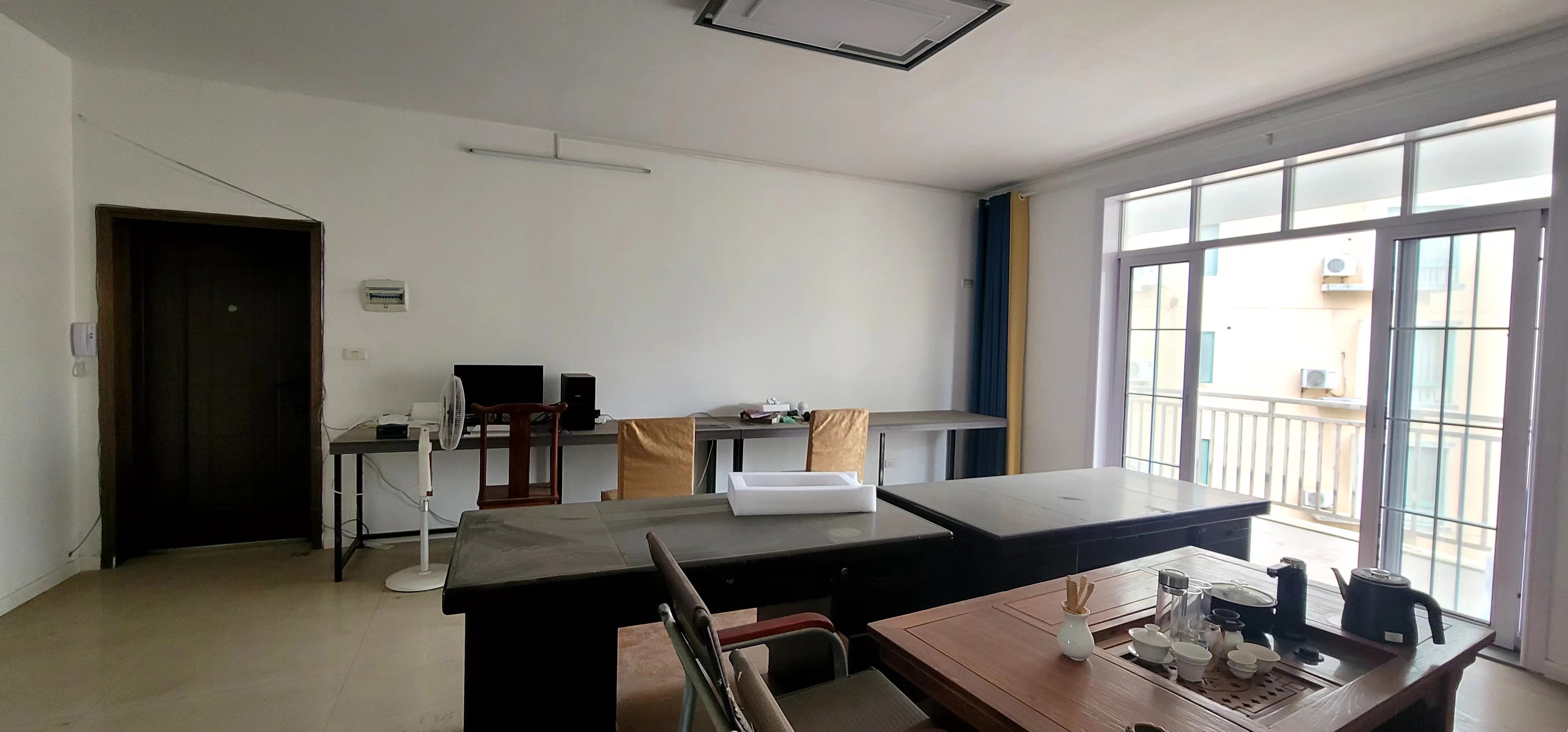 天驕超市后面名居家園148平3十1戶型，中間樓層，證全，只賣49萬！看房有鑰匙