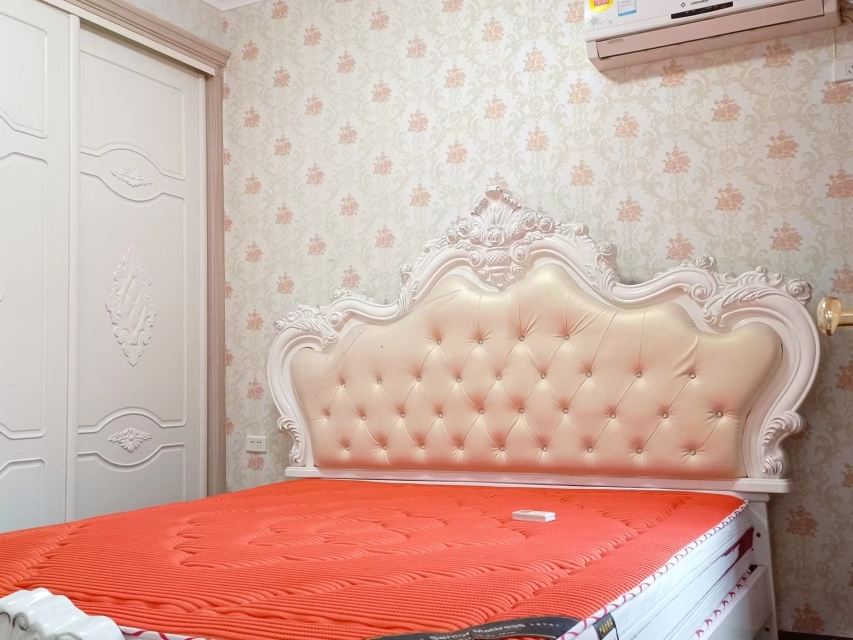 眾城國際電梯中高樓層三室兩廳房子很新保養(yǎng)很好售50萬