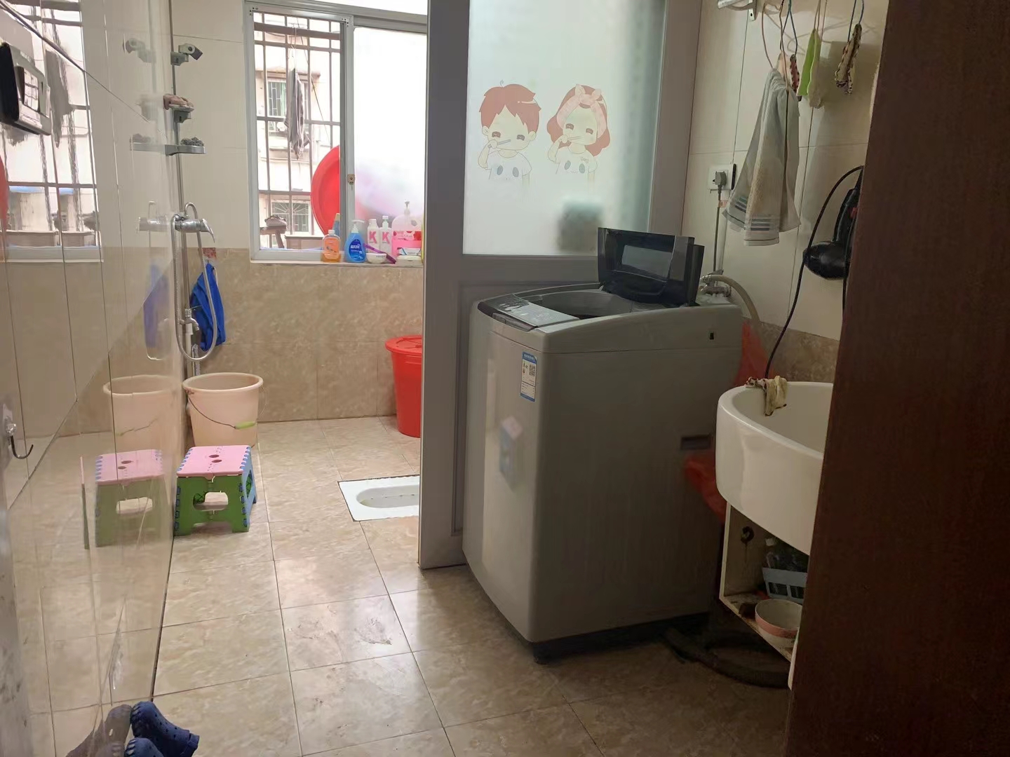 水產小區(qū)好樓層，118平，三房兩廳兩衛(wèi)，32萬，證件齊全滿兩年