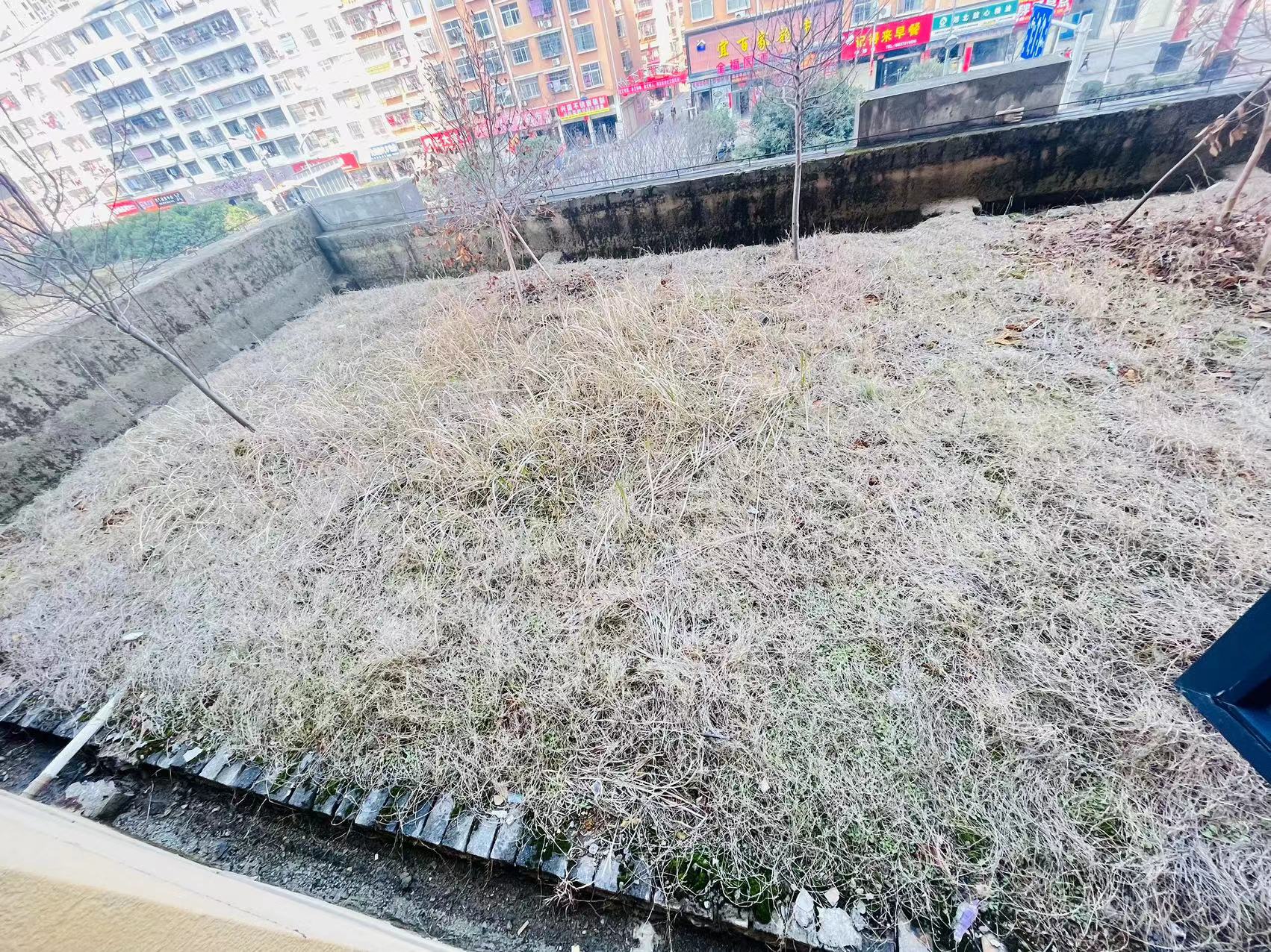 憬泓佳苑电梯房带露台138平50万！