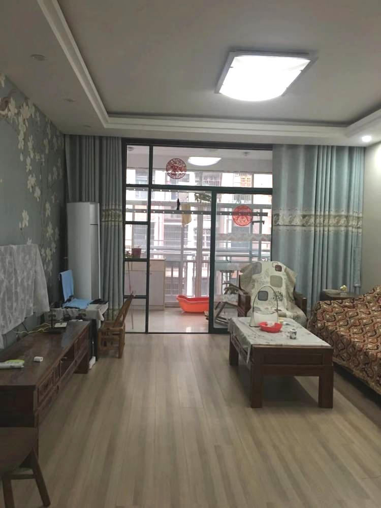 急售！怡景花园97平两房好楼层房子保养很好