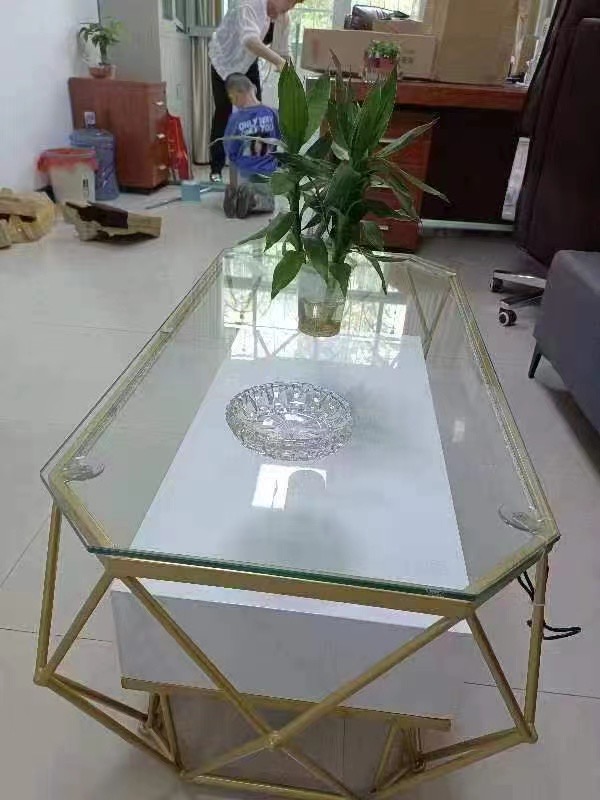 新区大面积135平，家私设施齐全，精装修，办公桌椅，电脑，投影仪齐备，拎包入驻，适合办公，会议室，看中可谈