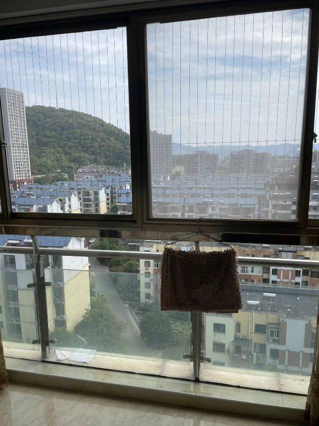 永邦电梯好楼层120平三室两厅一口价60万！