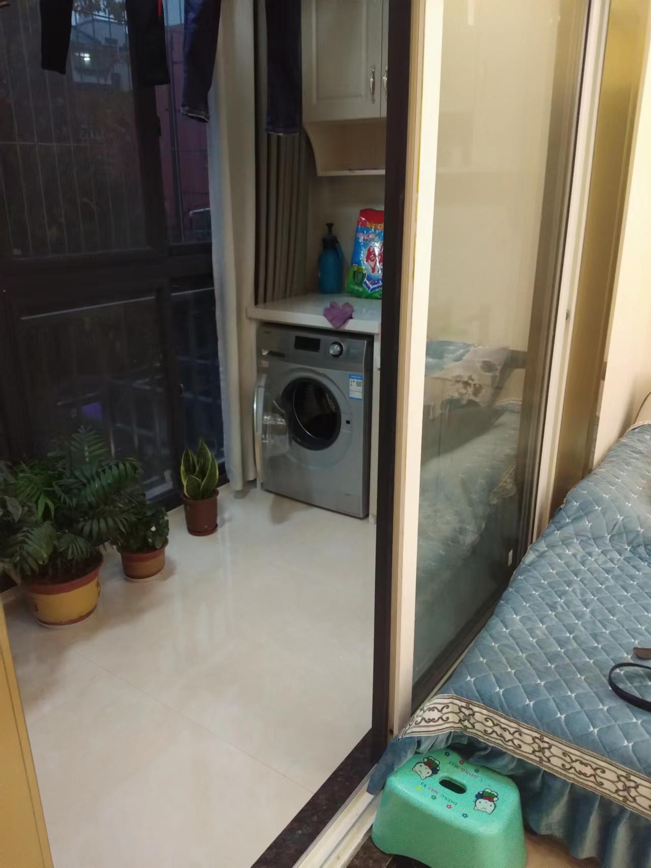 塞納河畔，103平精裝三室，家電齊全，拎包入住，證滿二，報價53萬