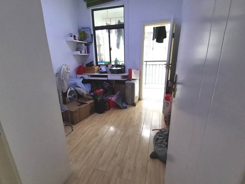 鵬成美麗佳苑金三銀四好樓層房子保養(yǎng)很好很少住三室兩廳售39.5萬