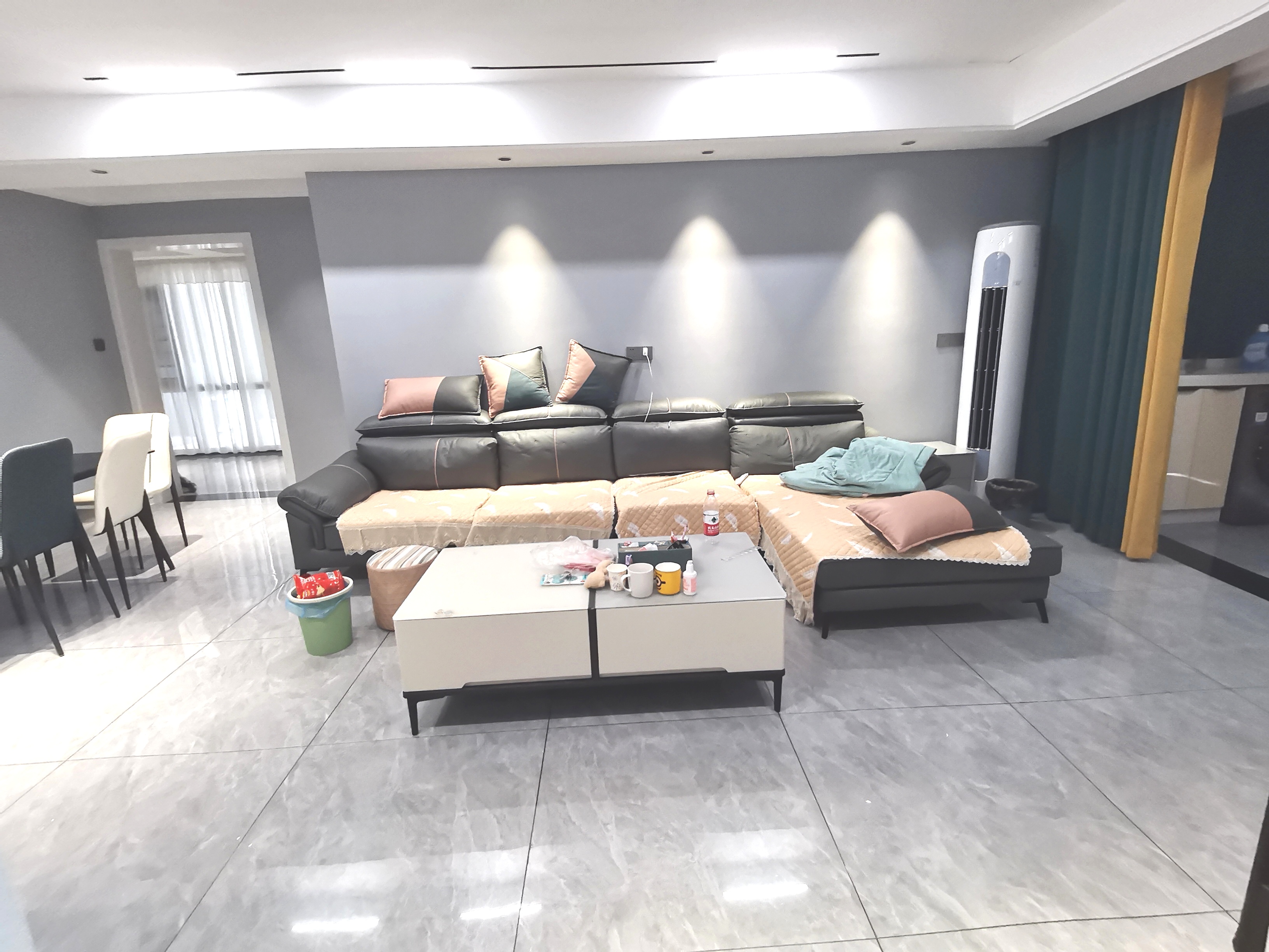 凯旋名都电梯中层两室两厅·97平方·全新装修·送入户花园拎包入住售47万