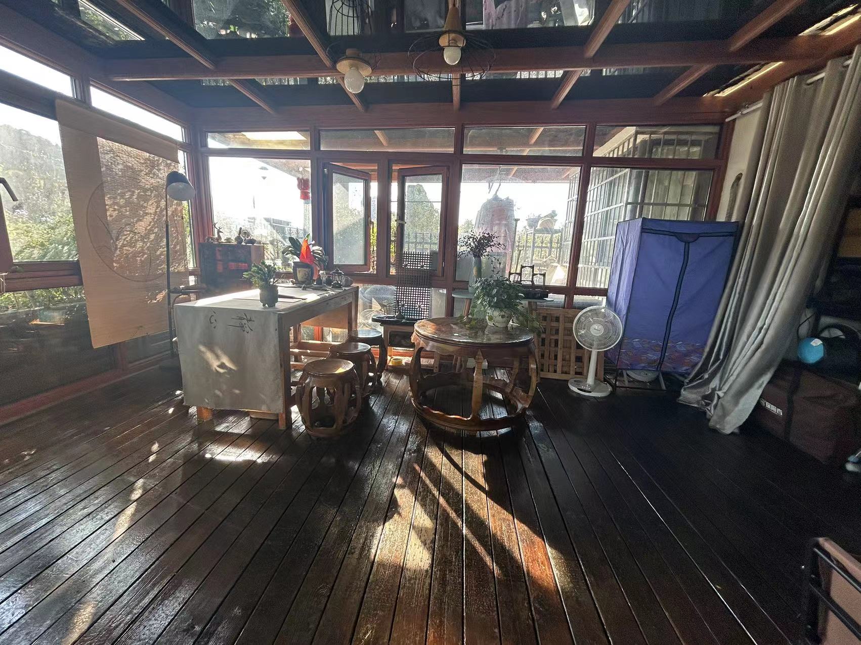 赤壁新区电梯四室带80平米露台新装修全屋品牌家电家私看房提前约，拎包入住75万