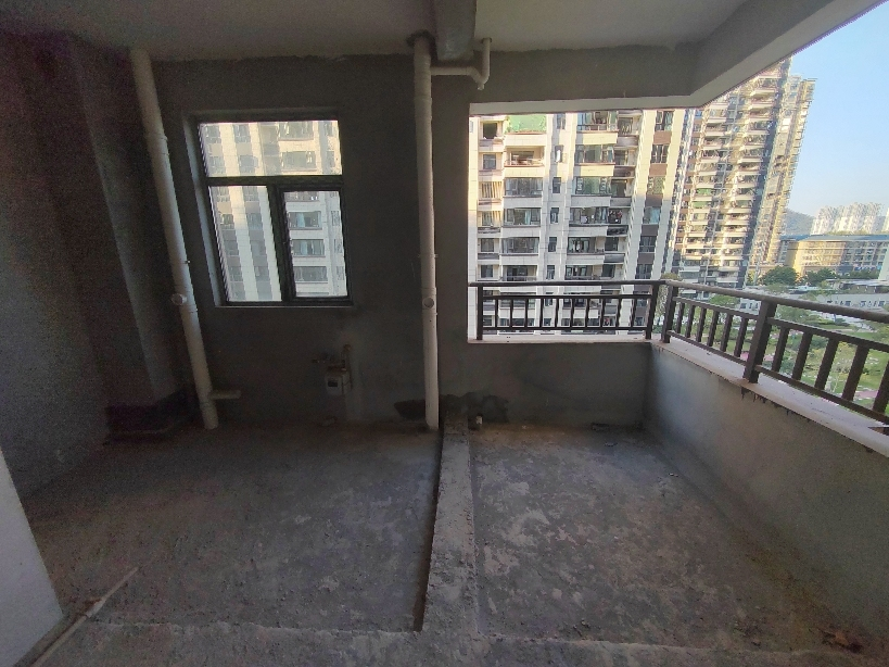 急售！清华府小高层7楼，128平四室一口价63万，只卖一天！拼手速！