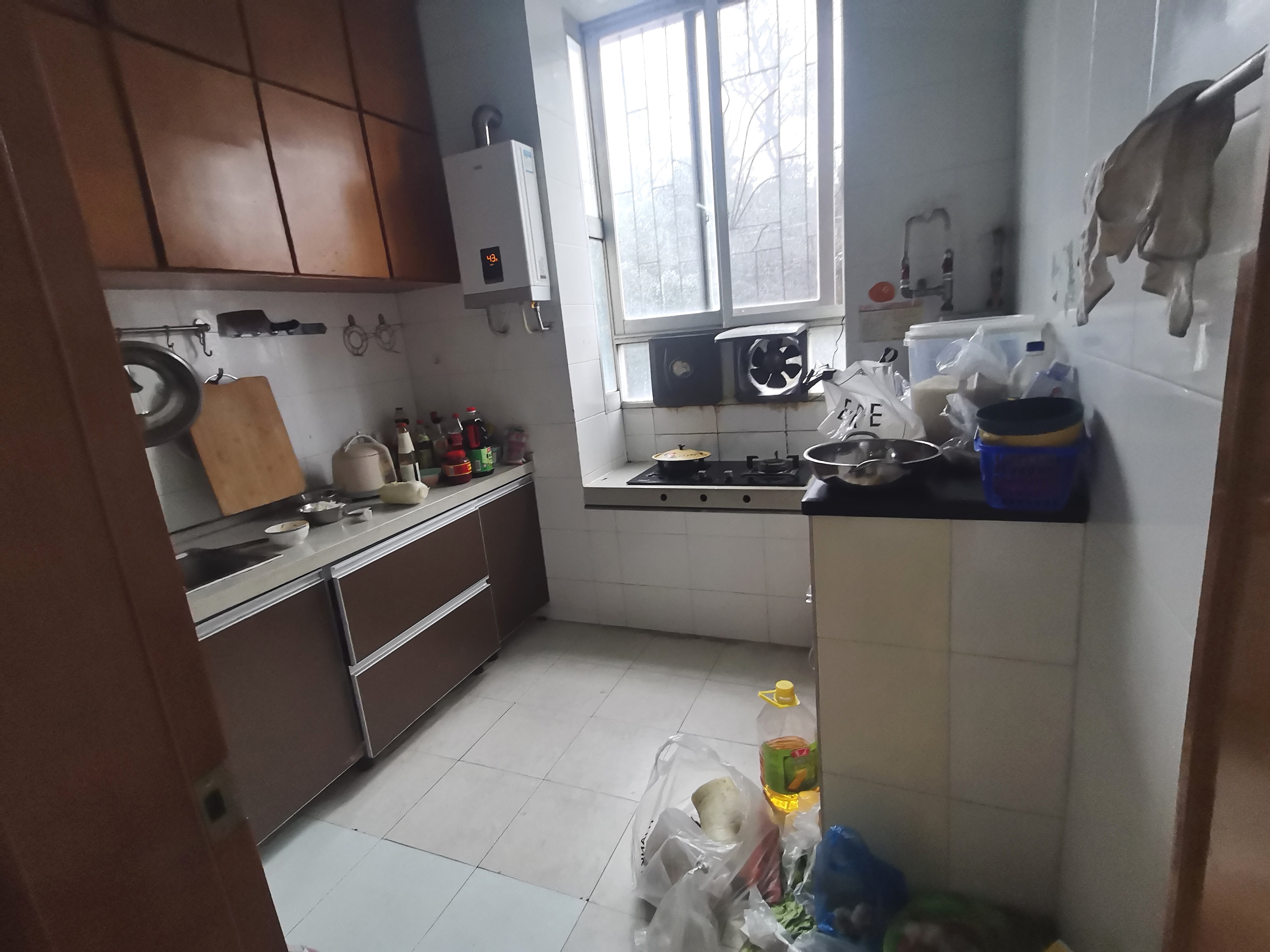赤壁老区同济医院附近单位小区三室两厅证件齐全售40+万看房提前约​