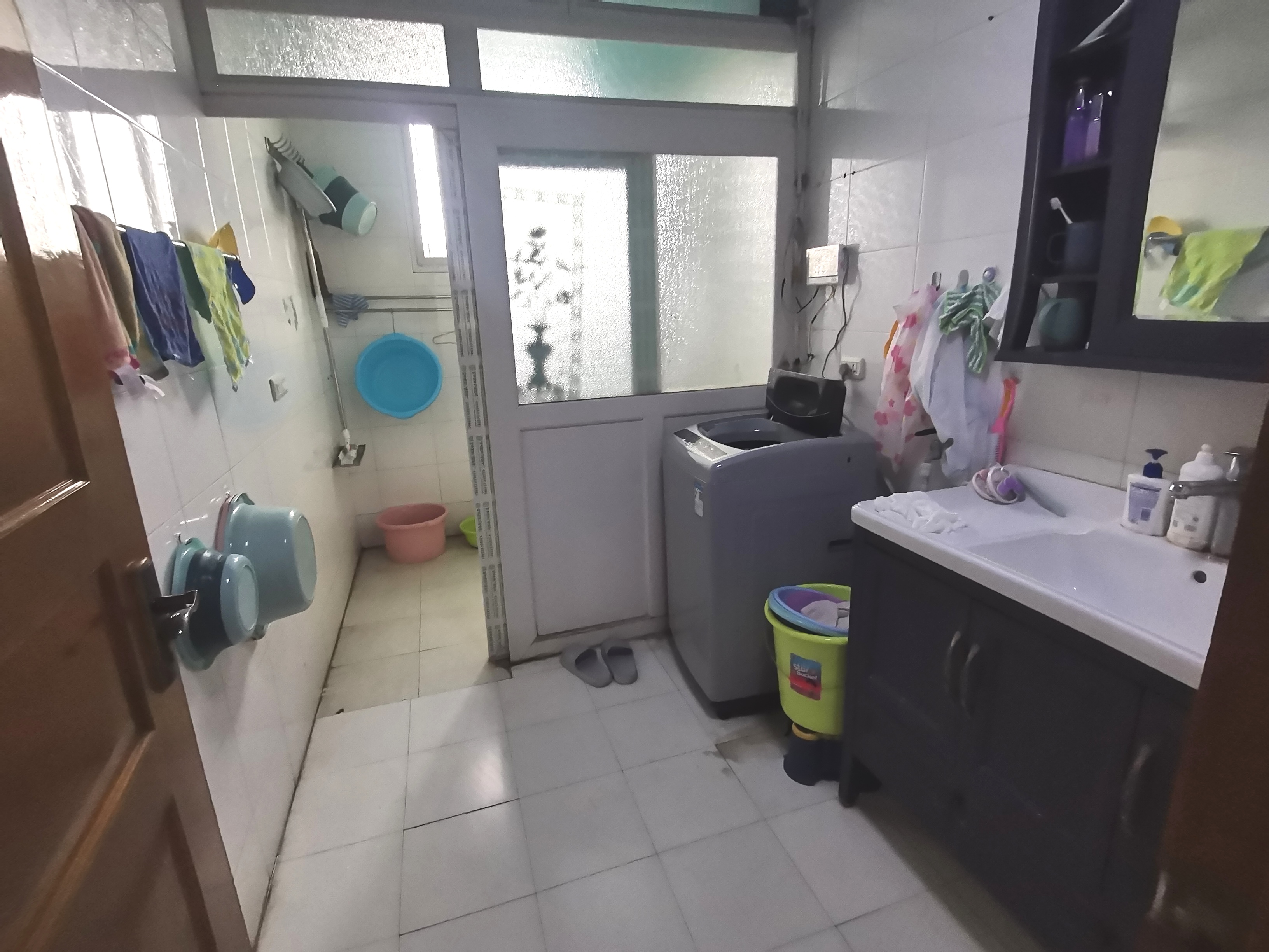 赤壁老区同济医院附近单位小区三室两厅证件齐全售40+万看房提前约​