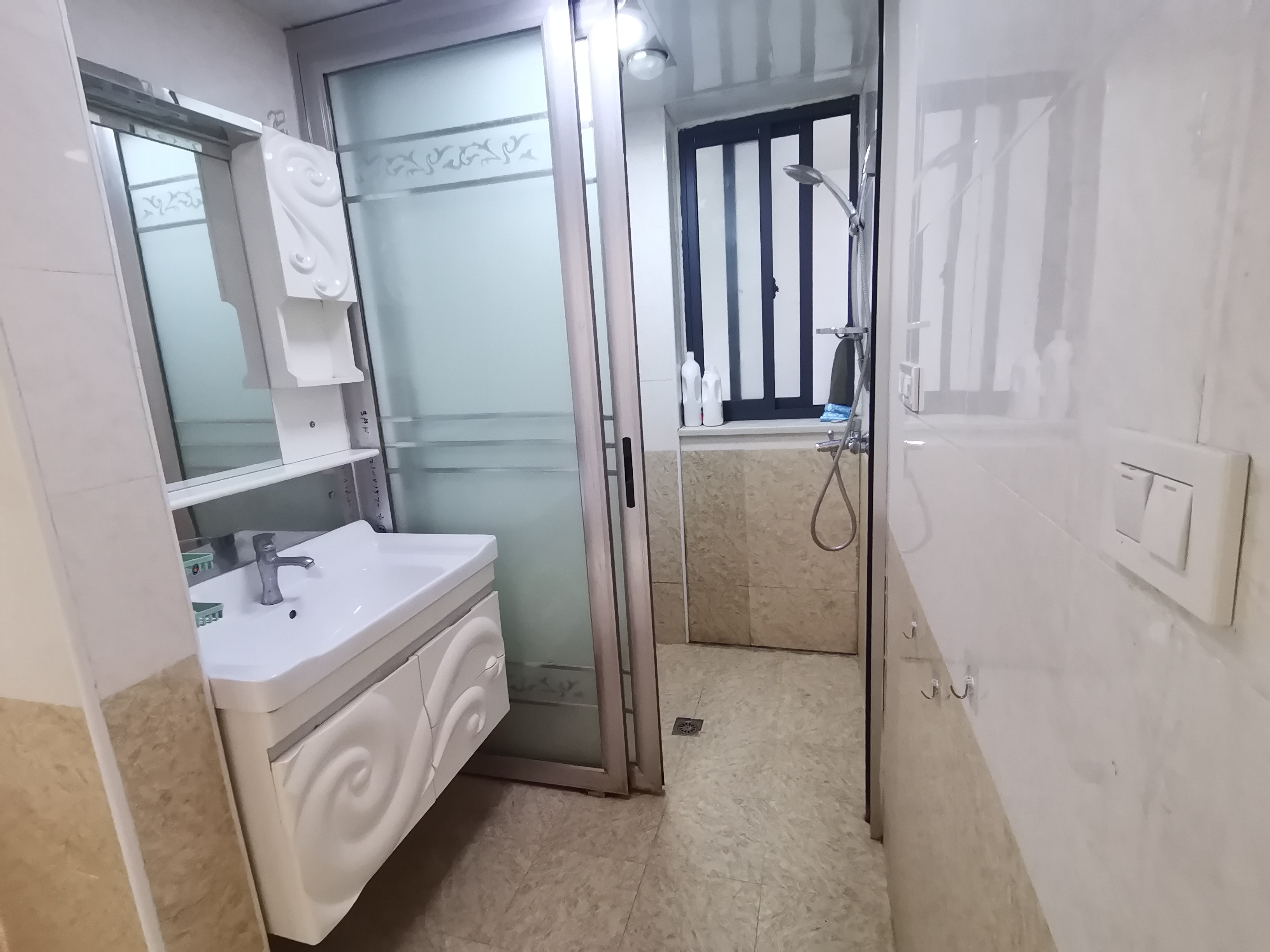 赤壁高鐵北站，86平電梯兩房，售30+萬(wàn)看房電話(huà)15827916568