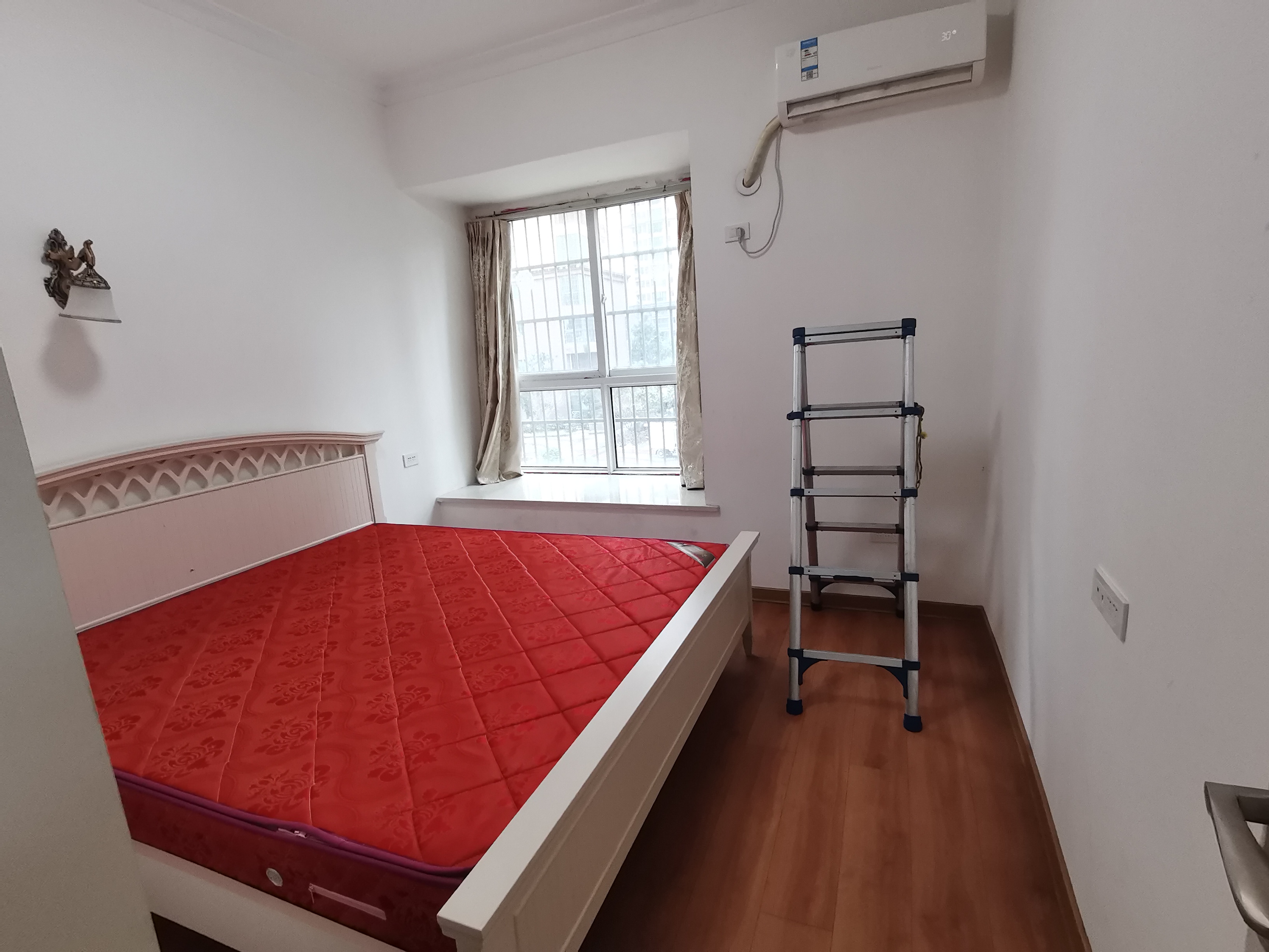 赤壁高鐵北站，86平電梯兩房，售30+萬(wàn)看房電話(huà)15827916568