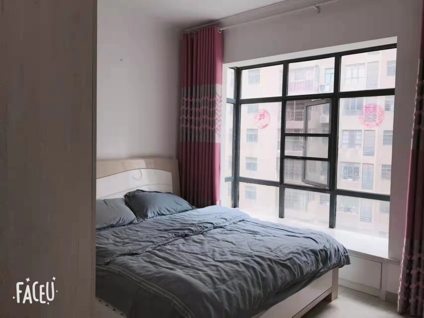 景峰尚城两室两厅出租电梯中月租金1200元