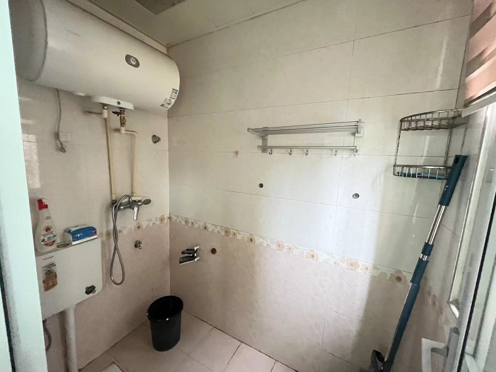 天骄后街周画路二楼，3室，32.5万，看房联系15827916568