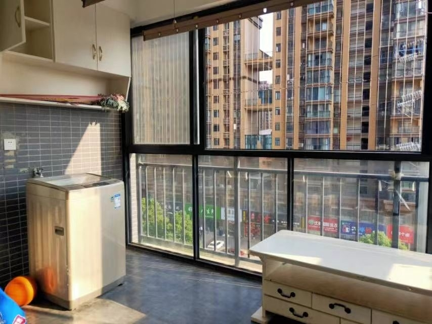 雍景新城，52包过户98平精装三室，一线位置视野开阔，日照非常好