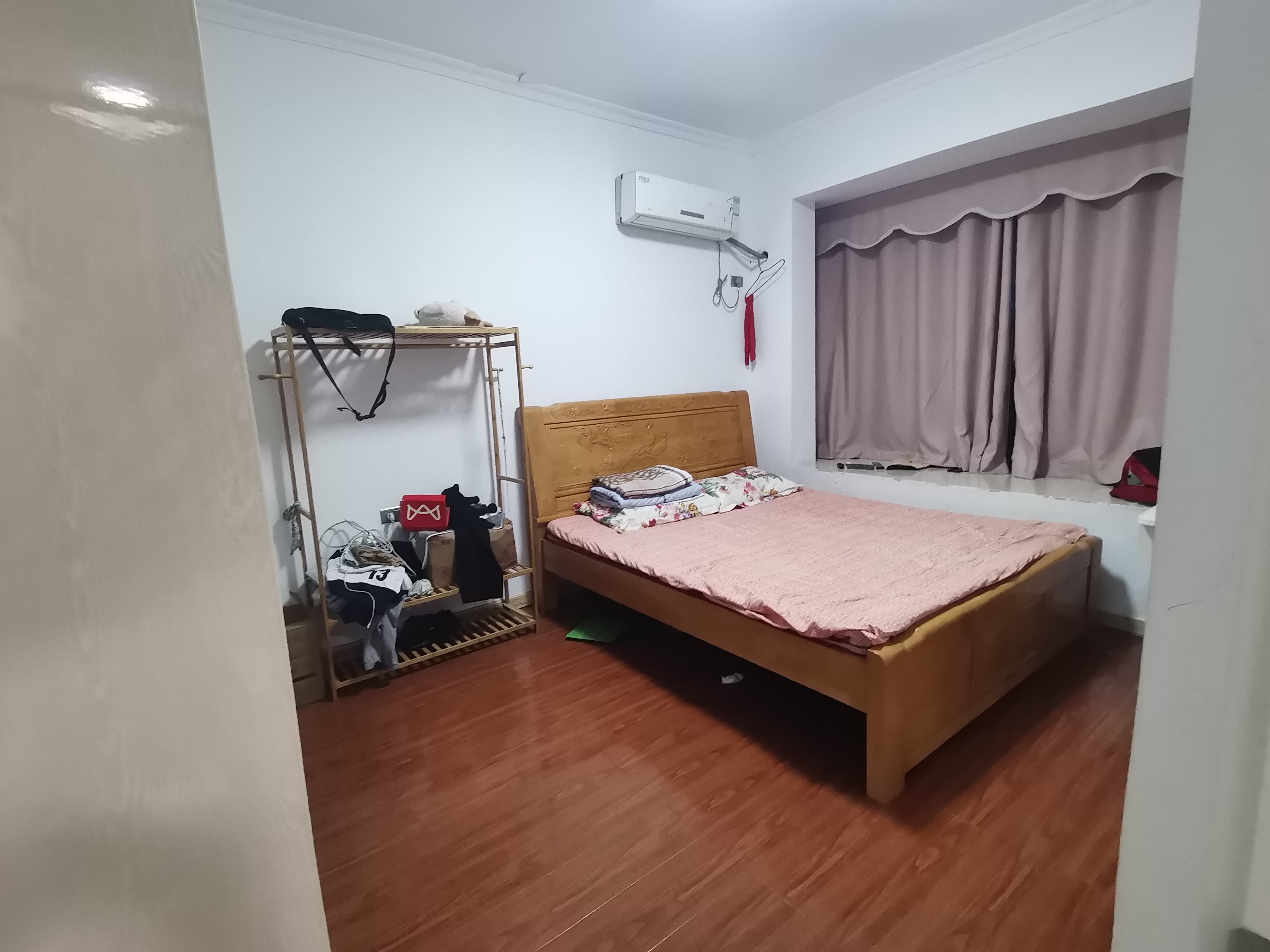 雍景新城112平三室两卫证满二年南北通透双阳台毛坯价格卖！