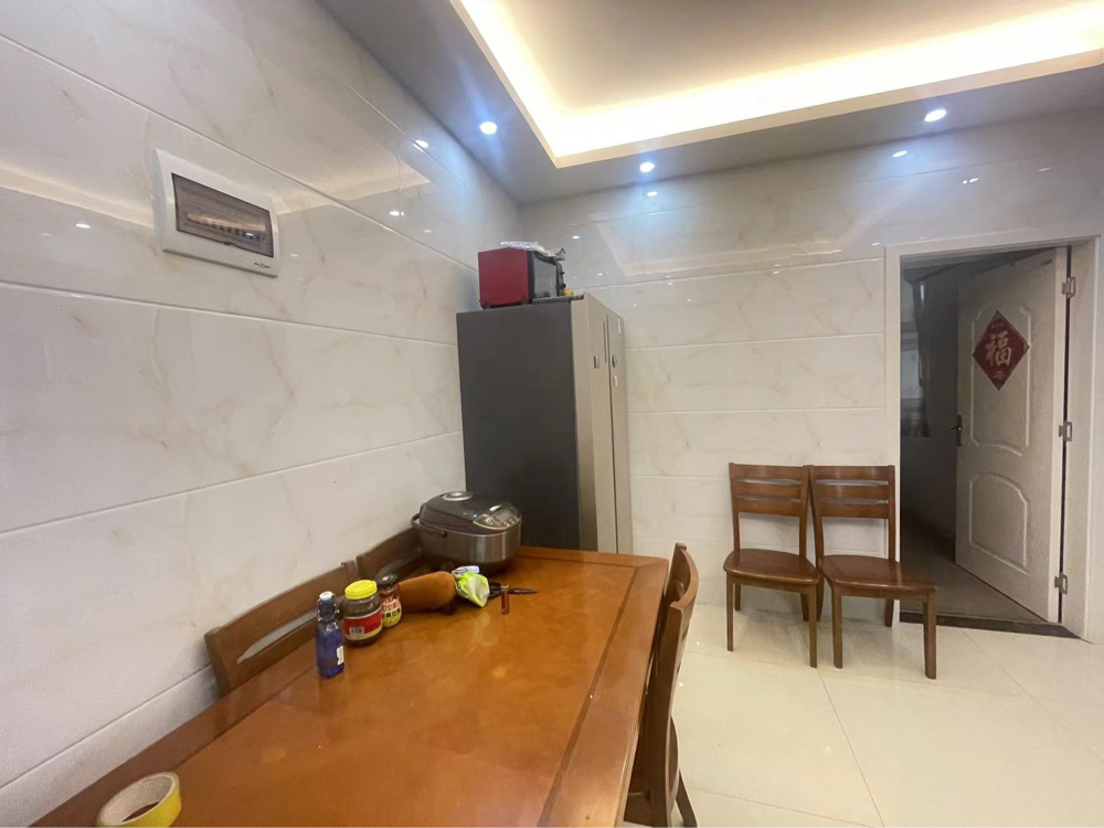 赤馬港立嘉誠小區(qū)電梯好樓層三室兩廳兩衛(wèi)拎包入住45萬