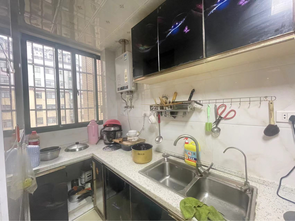 赤馬港立嘉誠小區(qū)電梯好樓層三室兩廳兩衛(wèi)拎包入住45萬