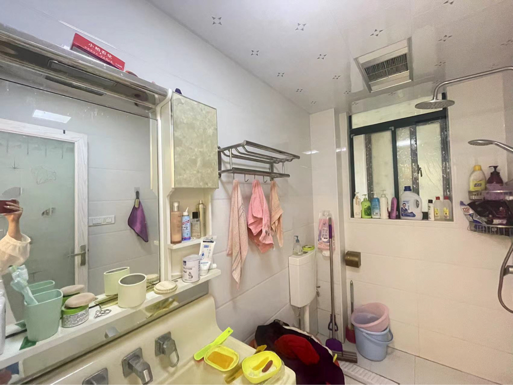 赤馬港立嘉誠小區(qū)電梯好樓層三室兩廳兩衛(wèi)拎包入住45萬