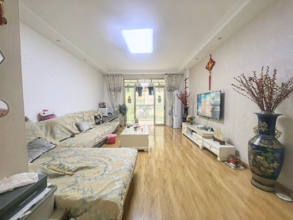 赤壁网红桥边 永邦二楼 128平三房！房子保养很好！拎包入住即可！