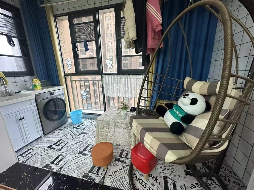 塞纳精装装修花了30多万，全屋品牌家私家电。3房2厅拎包入住看房联系英子15827916568