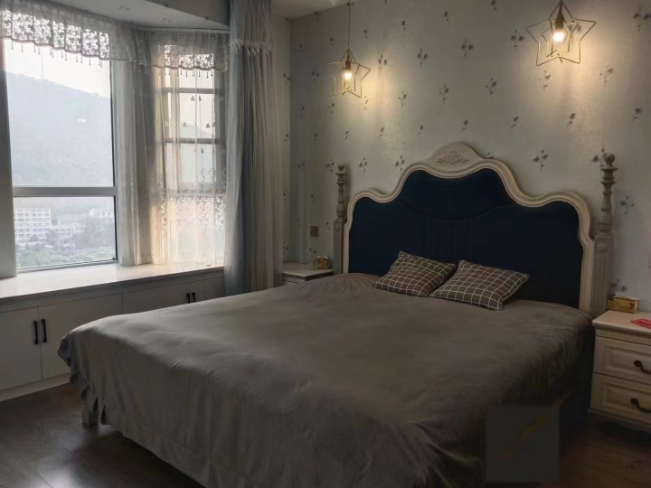 塞纳精装装修花了30多万，全屋品牌家私家电。3房2厅拎包入住看房联系英子15827916568