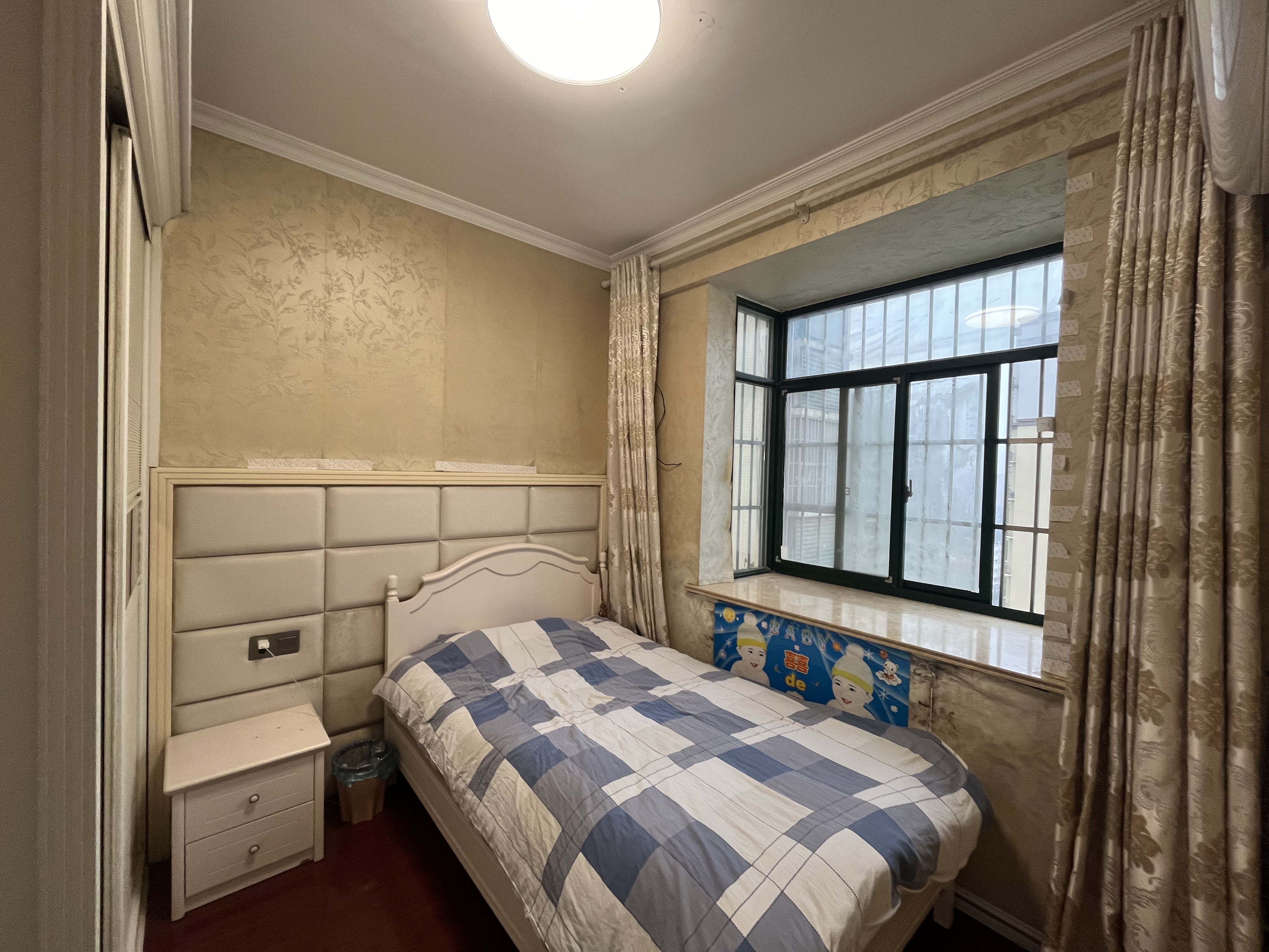 赤壁立嘉誠(chéng)電梯四室改三室好樓層拎包入住看房聯(lián)系英子