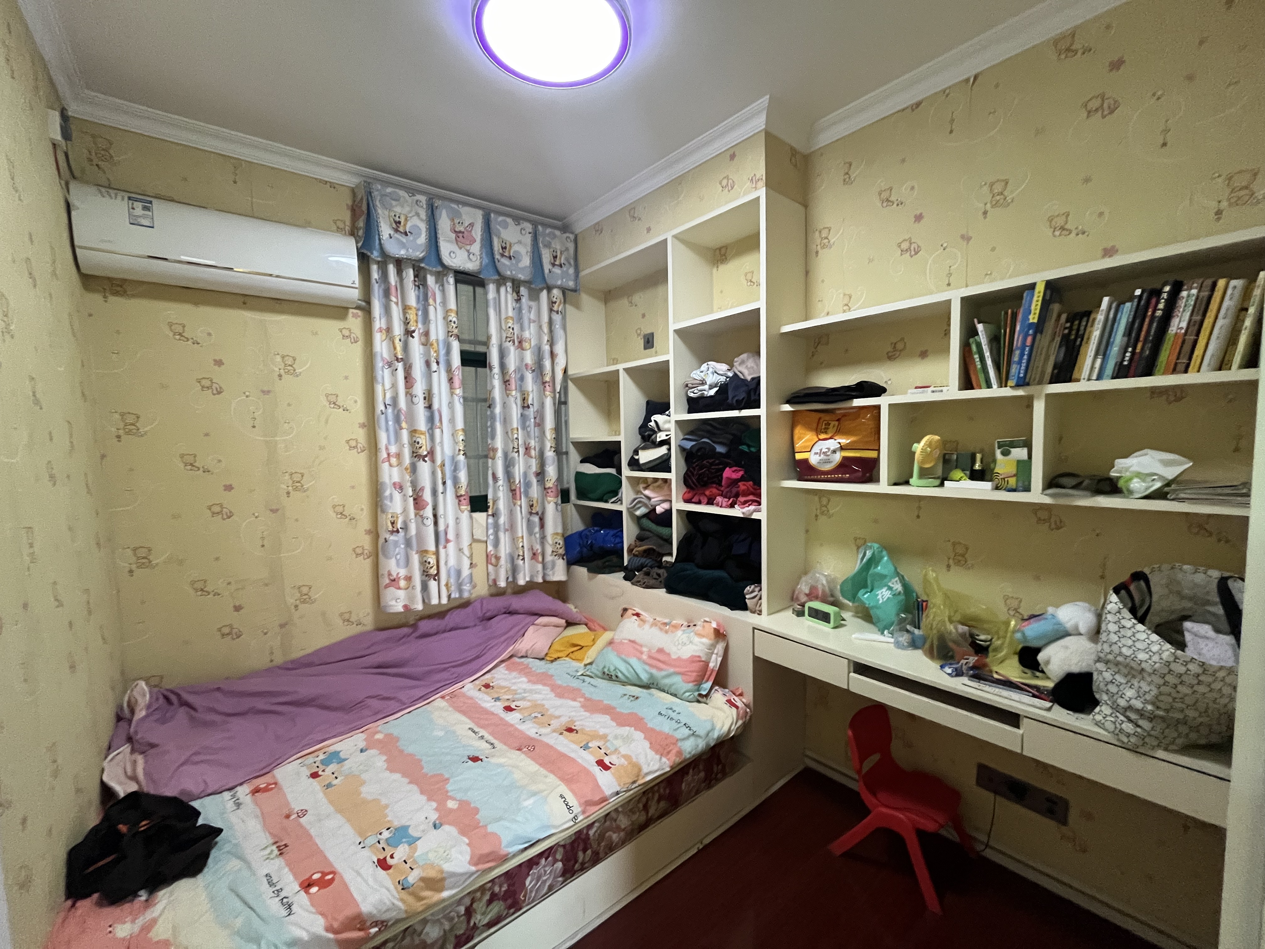 赤壁立嘉誠(chéng)電梯四室改三室好樓層拎包入住看房聯(lián)系英子