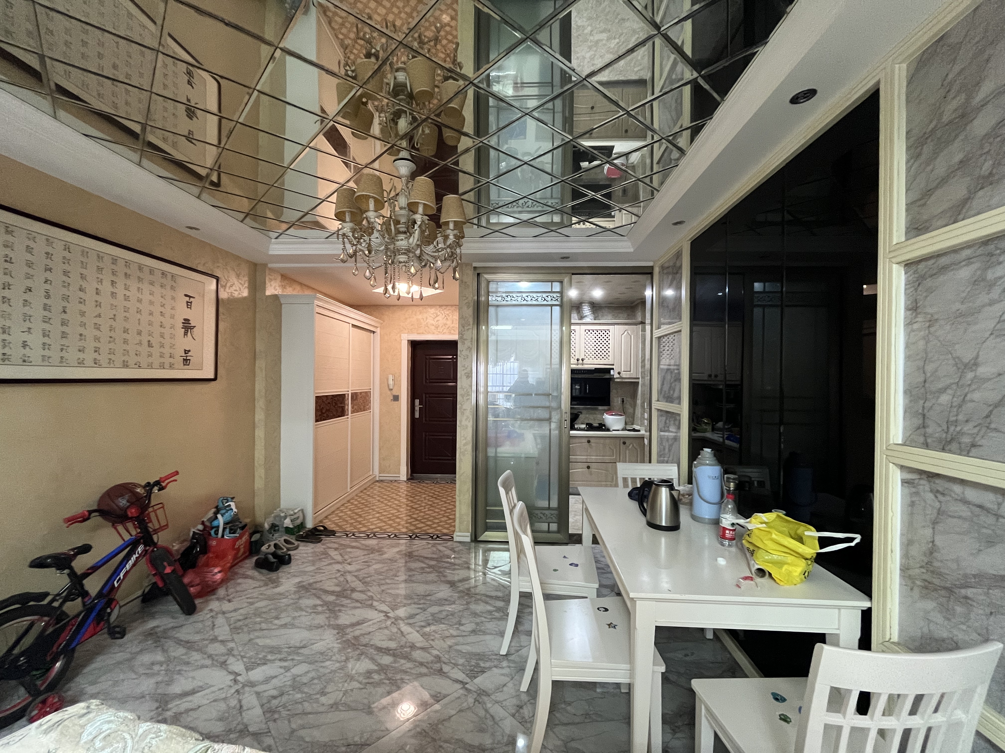 赤壁立嘉誠(chéng)電梯四室改三室好樓層拎包入住看房聯(lián)系英子