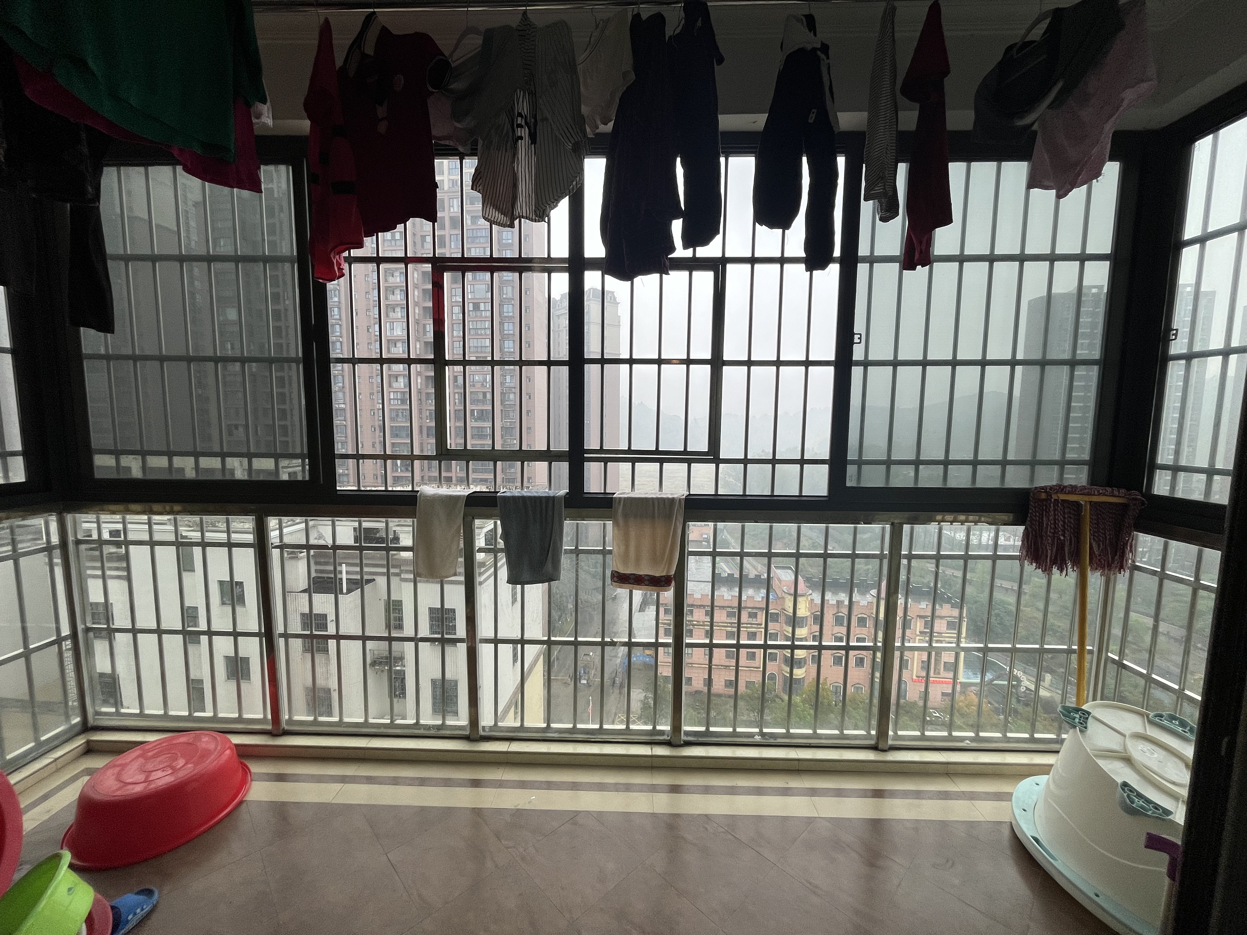 赤壁立嘉誠(chéng)電梯四室改三室好樓層拎包入住看房聯(lián)系英子
