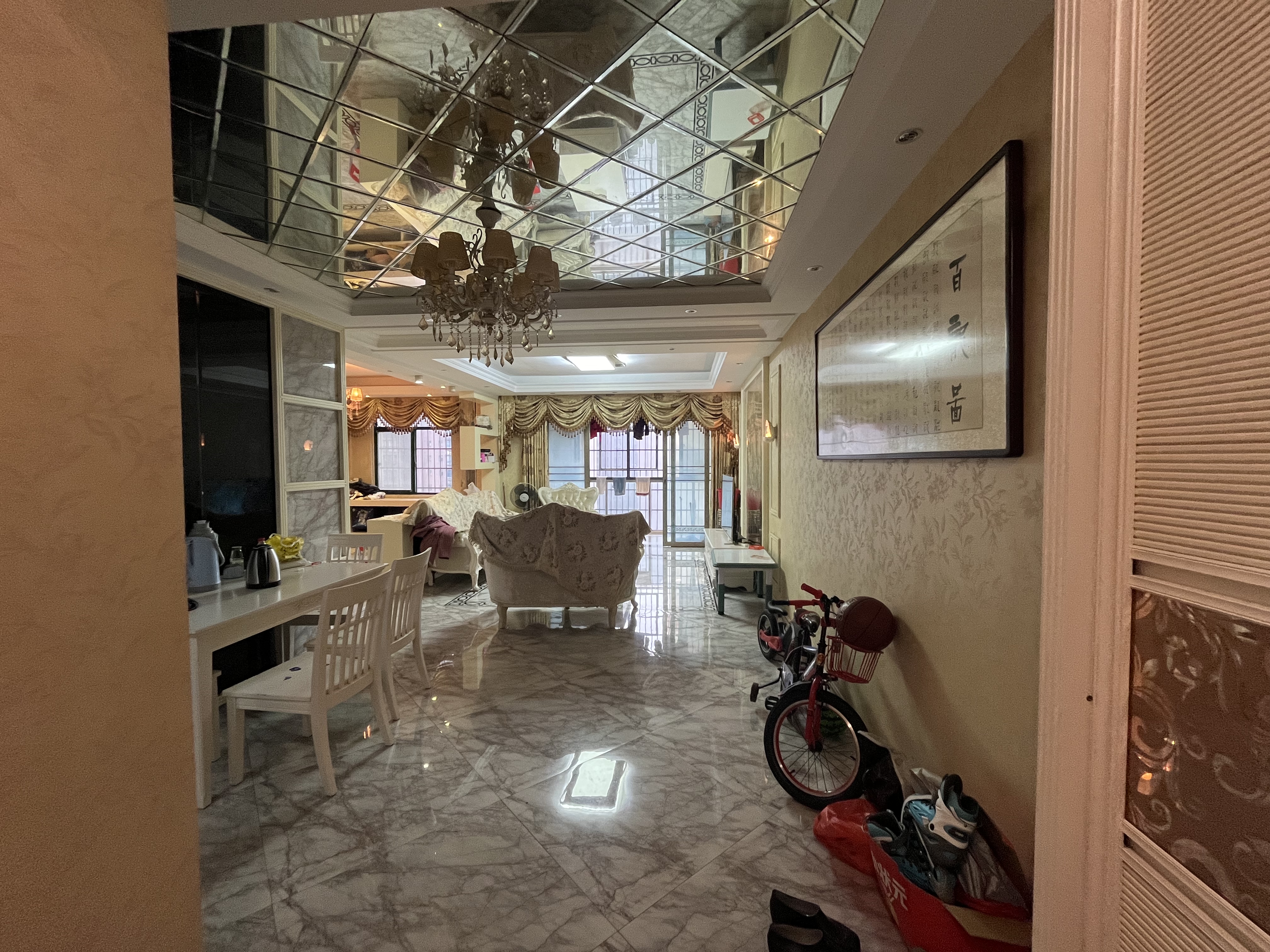 赤壁立嘉誠(chéng)電梯四室改三室好樓層拎包入住看房聯(lián)系英子